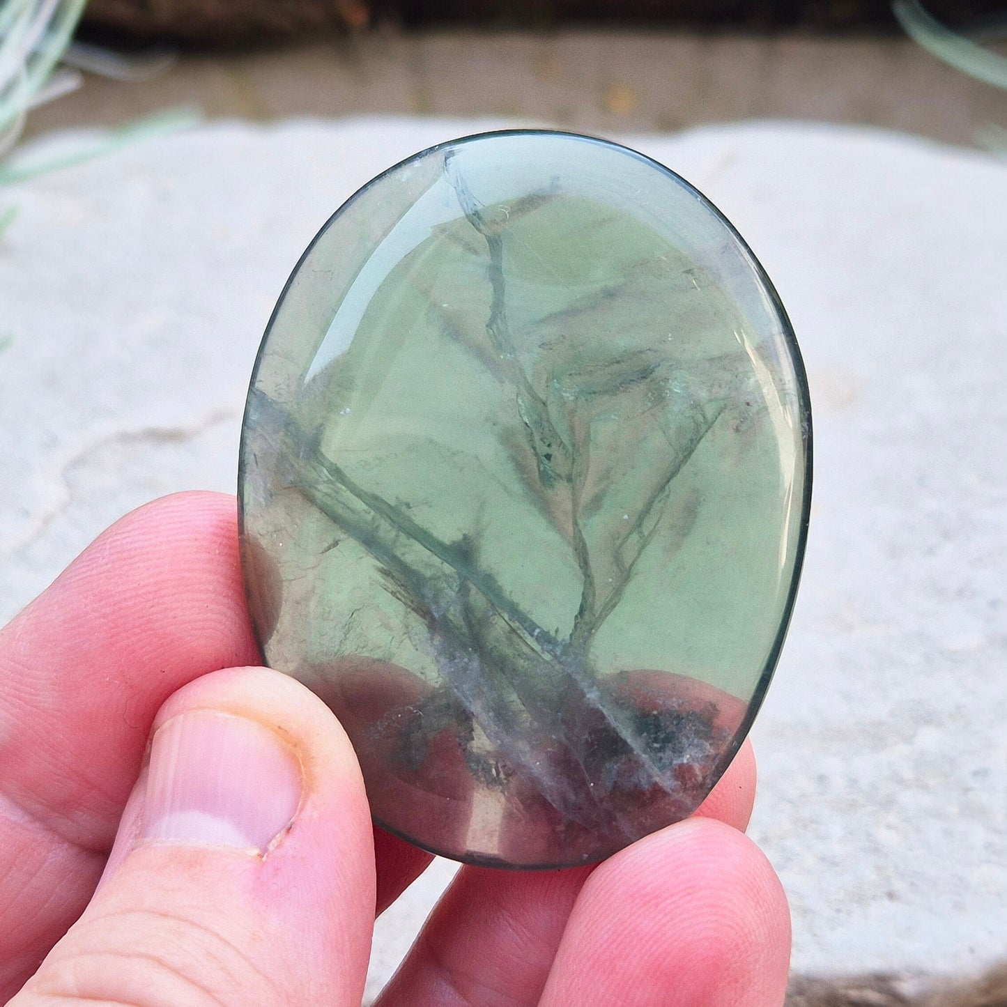 Find clarity and protection with Green Fluorite! Cut through mental clutter, ease anxiety, and promote clear thinking. Enhance memory, stability.