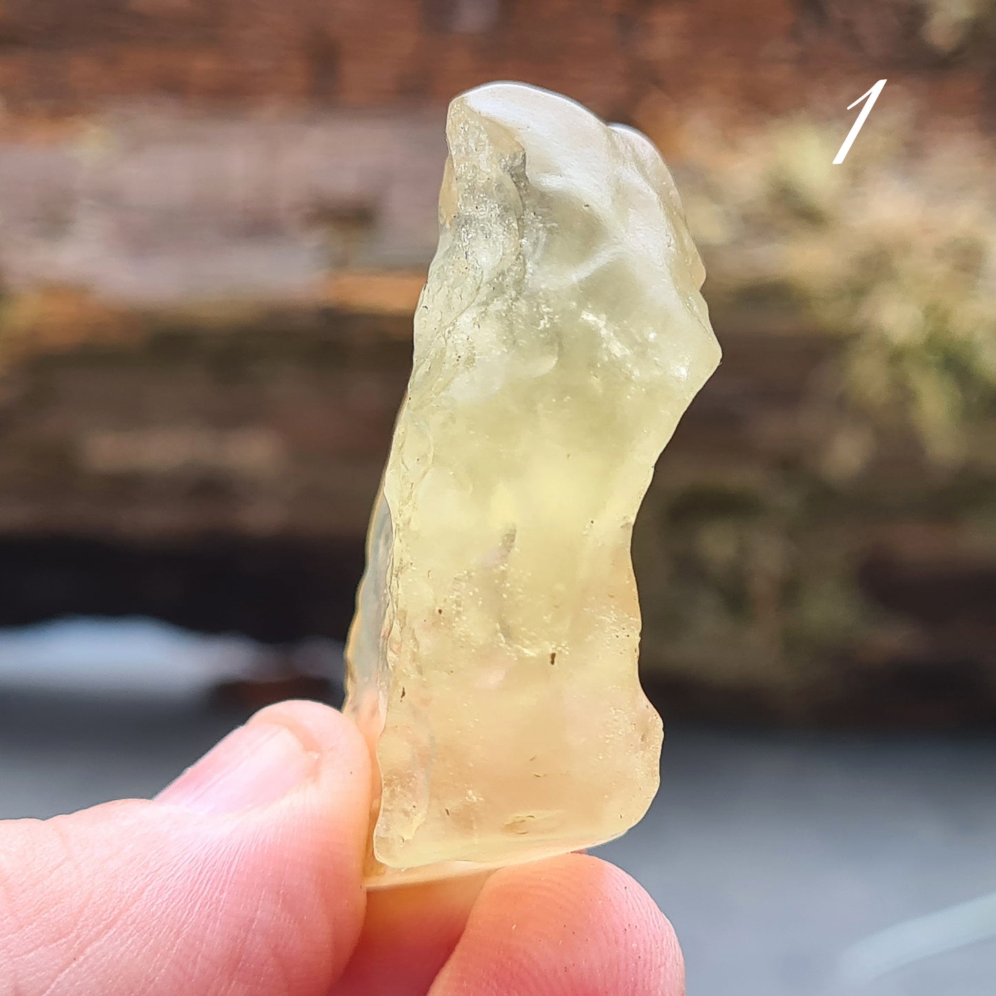 High grade Libyan Desert Glass crystal. Rare natural tektite from the Sahara Desert, valued for its origin, beauty and energetic properties.