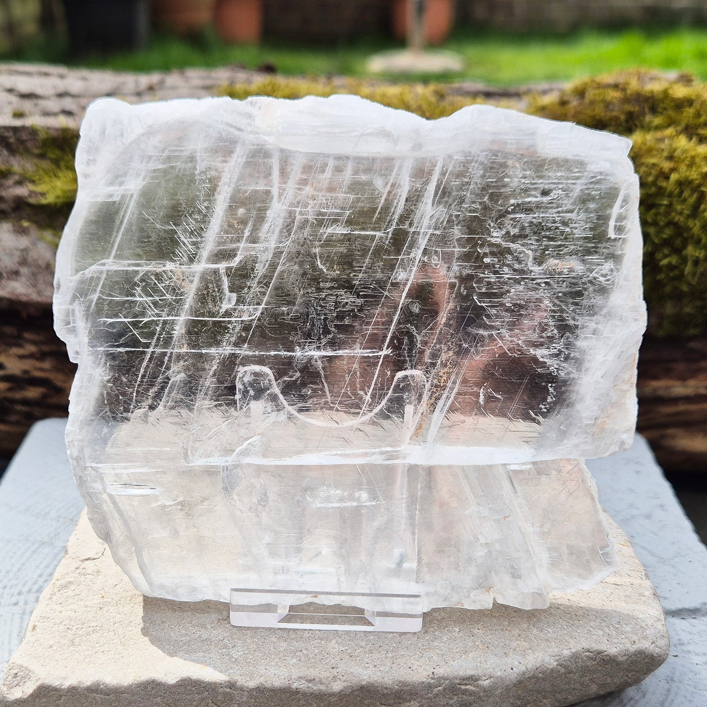 This striking Selenite Window, also known as “Utah Ice,” comes directly from the Glitter Mountain site on the Utah-Arizona border. Naturally formed with exceptional clarity and shine, these high-quality pieces are carefully selected for their purity and luminous appearance.