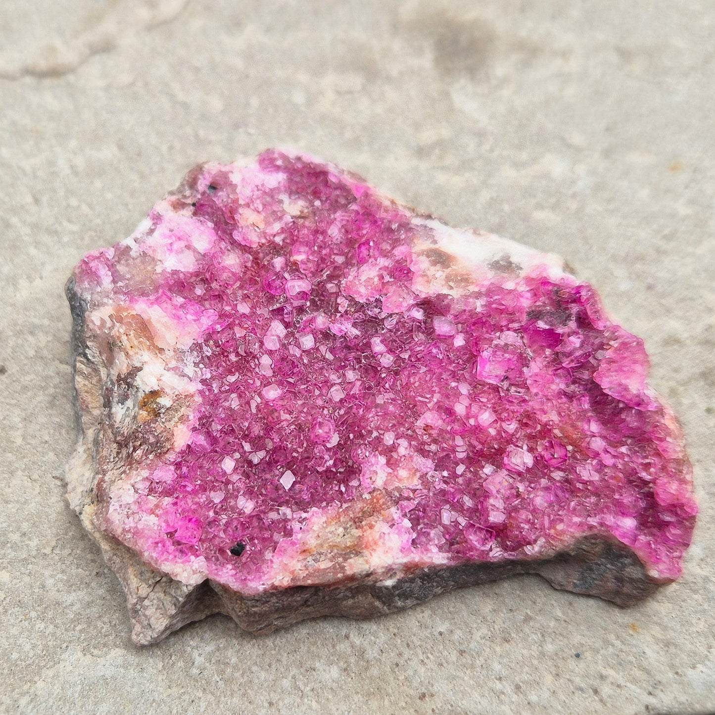 This vibrant Cobalto Calcite Cluster features sparkling fuchsia-pink crystals. This crystal is deeply connected to the heart’s energy—supporting emotional healing, loving awareness, and gentle transformation.