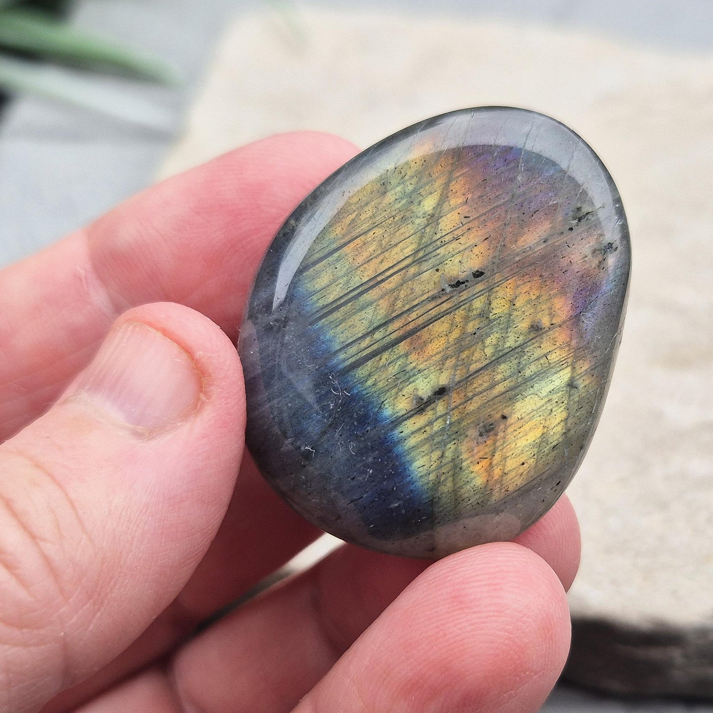 Mystical labradorite palm stone ignites intuition, protects aura & enhances psychic abilities. Perfect for meditation & energy work. Fabulous flash of colours.