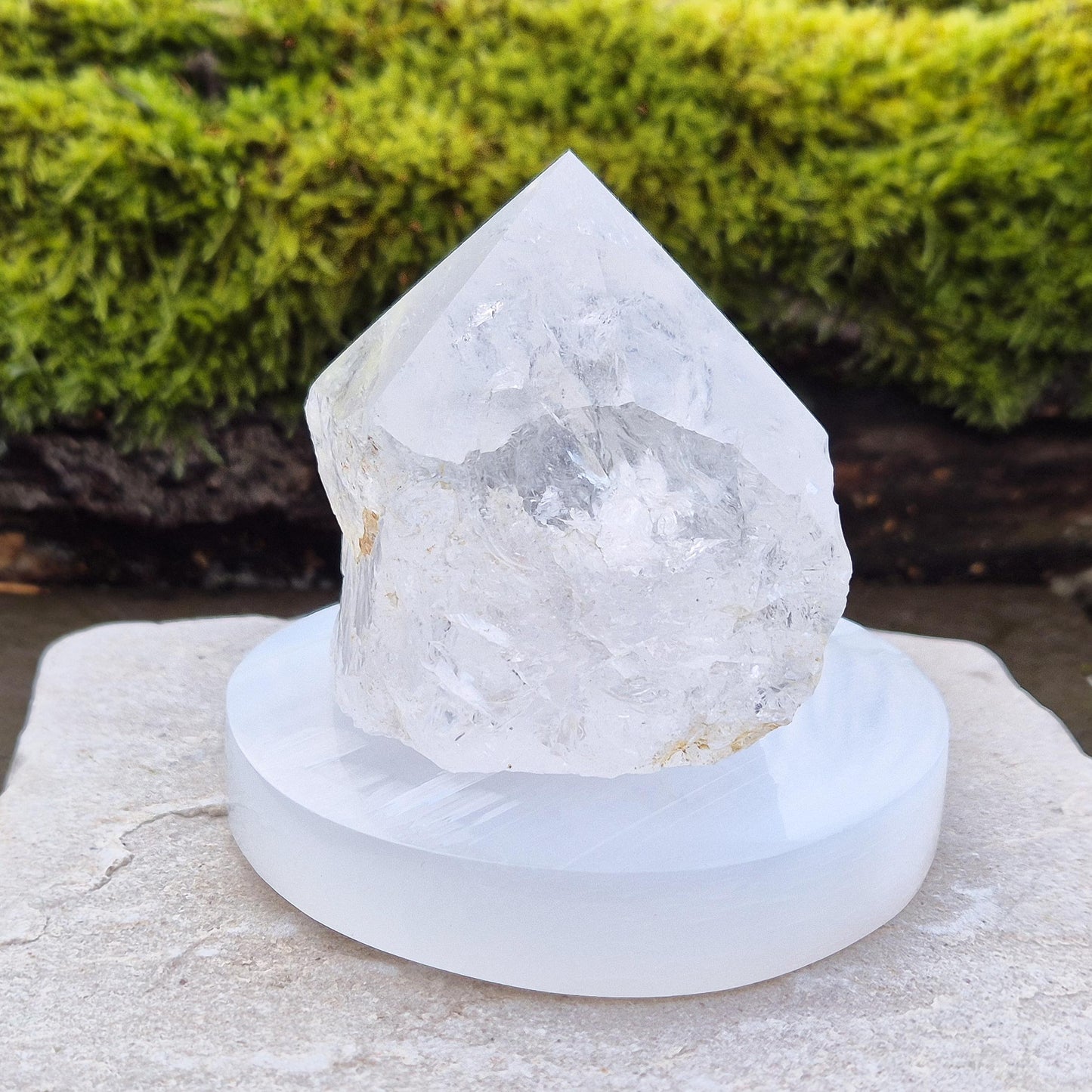 Circular Selenite cleansing plate for clearing and charging crystals. Keeps your stones refreshed, energised and ready to use. Ideal for jewellery and tumbles.