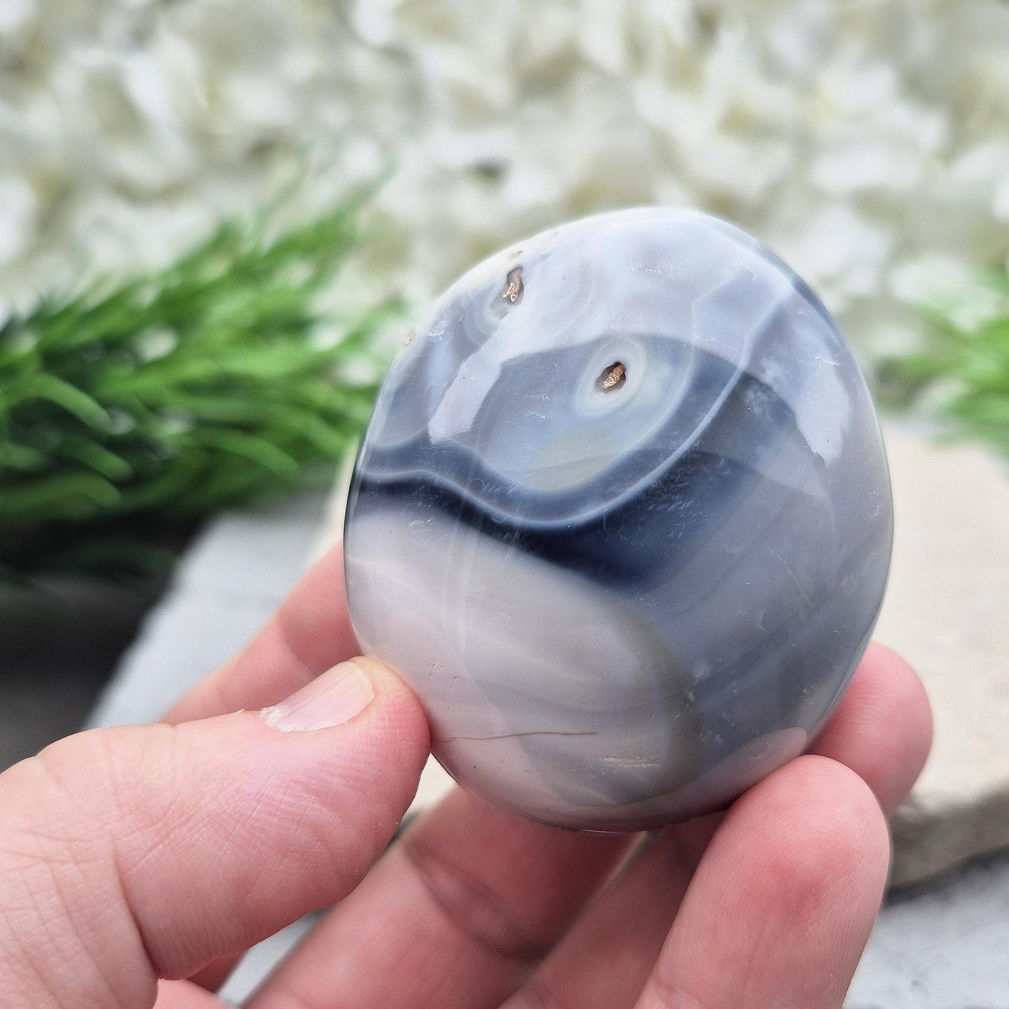 Orca Agate Crystal Pebble: Grey Agate, Emotional Healing