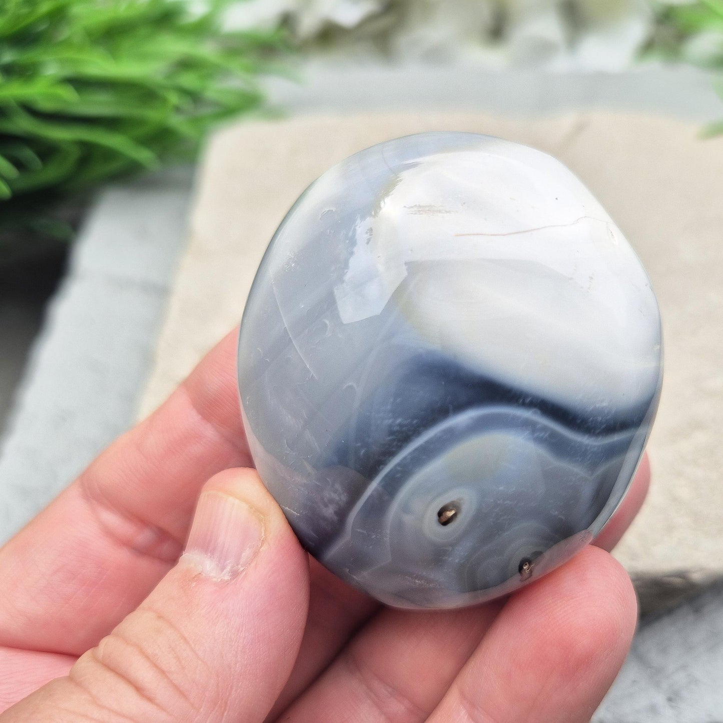 Orca Agate Crystal Pebble: Grey Agate, Emotional Healing