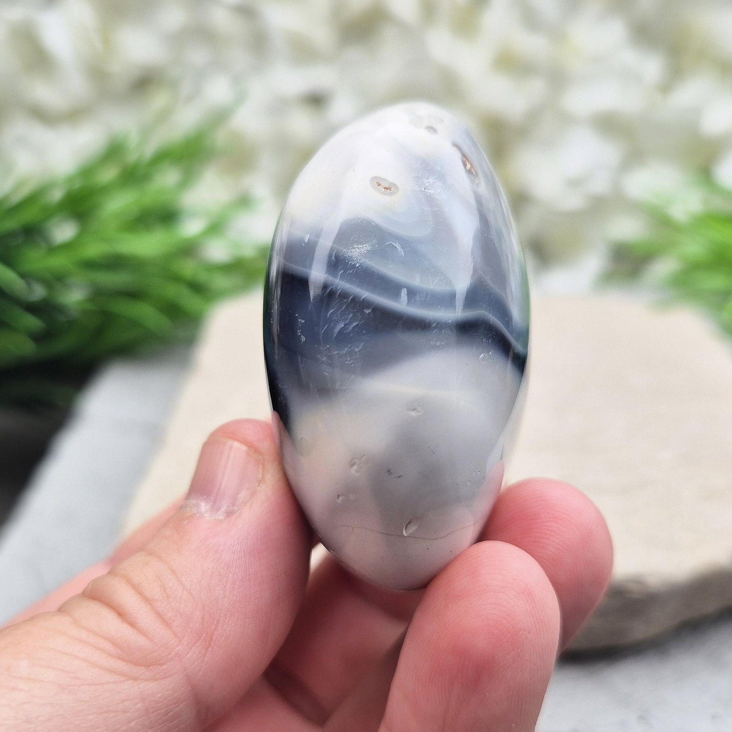 Orca Agate Crystal Pebble: Grey Agate, Emotional Healing