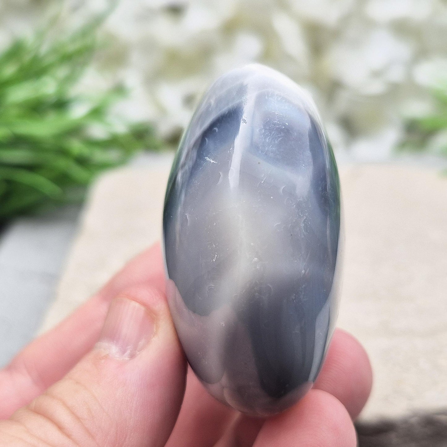 Orca Agate Crystal Pebble: Grey Agate, Emotional Healing