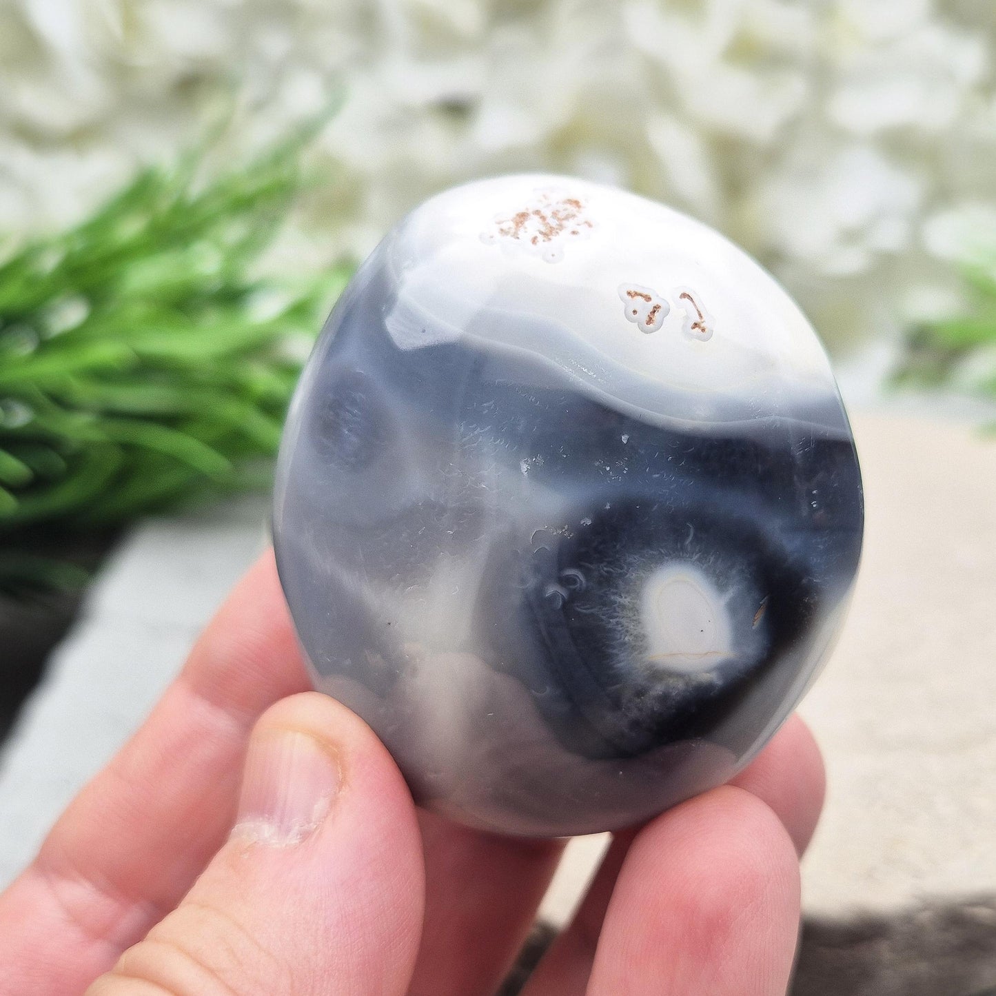 Orca Agate Crystal Pebble: Grey Agate, Emotional Healing