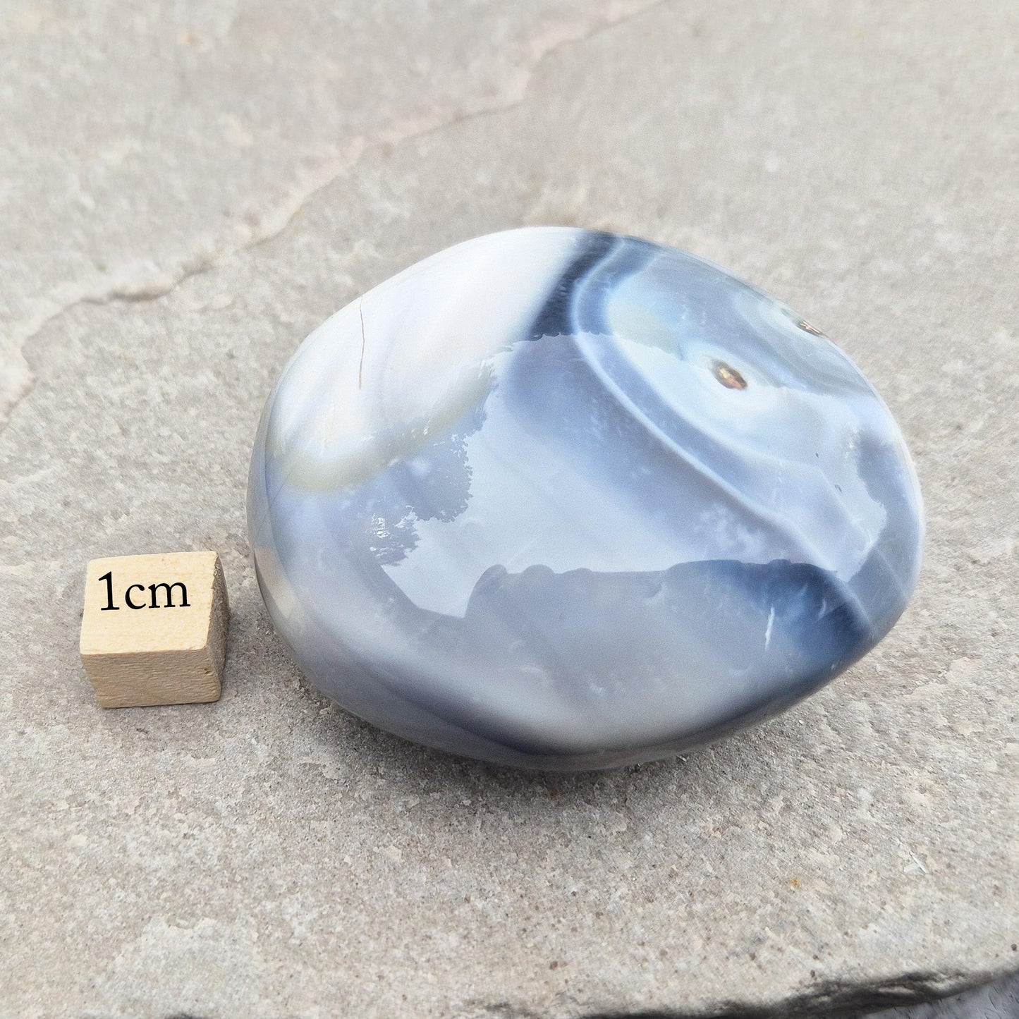 Orca Agate Crystal Pebble, Grey Agate