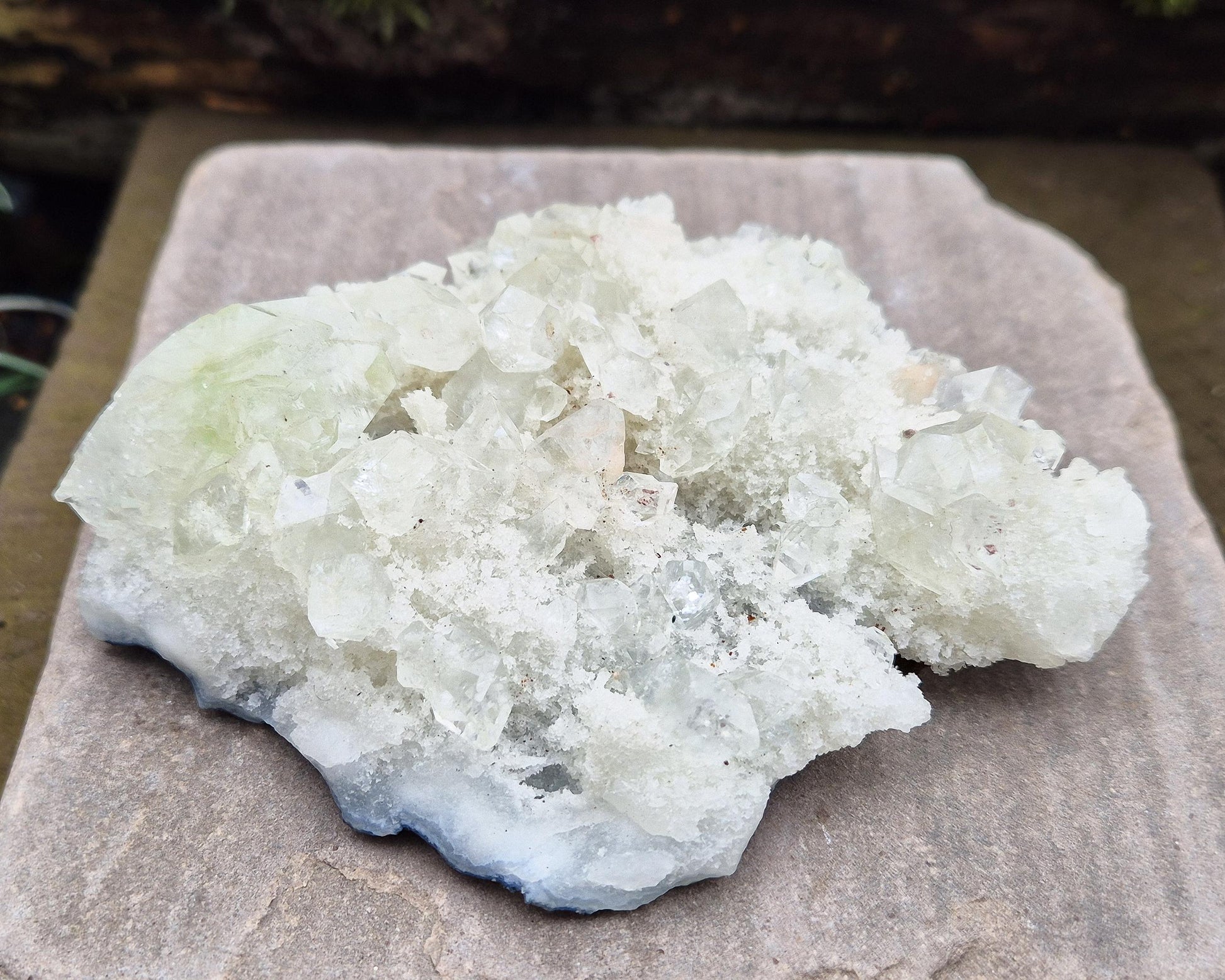 Natural Apophyllite Cluster – A radiant crystal for deep healing, chakra alignment & spiritual awakening. Ideal for home decor & energy work!
