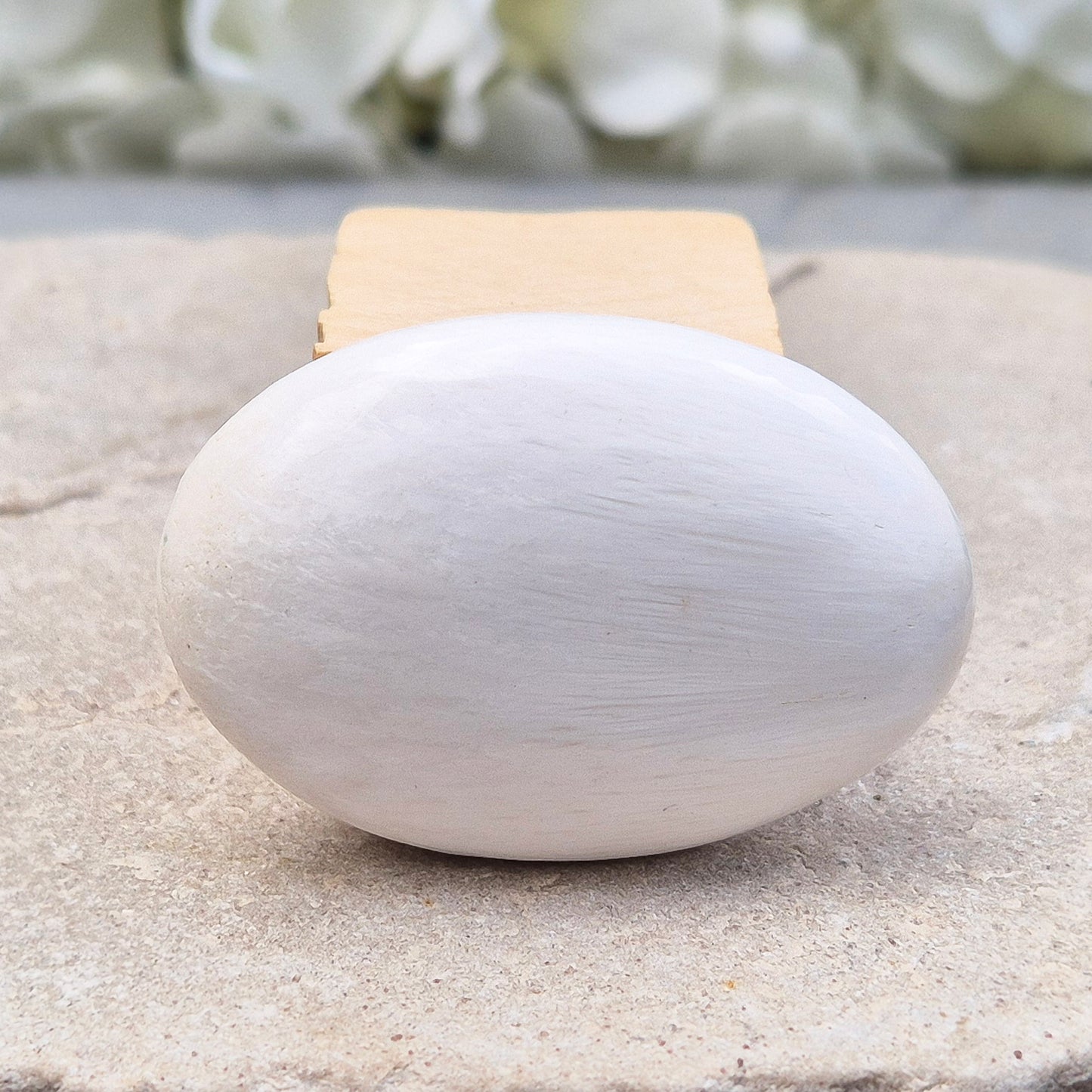 Soothing Scolecite for serenity and balance. Supports meditation, relaxation, and emotional healing with its soft, high-vibrational energy.