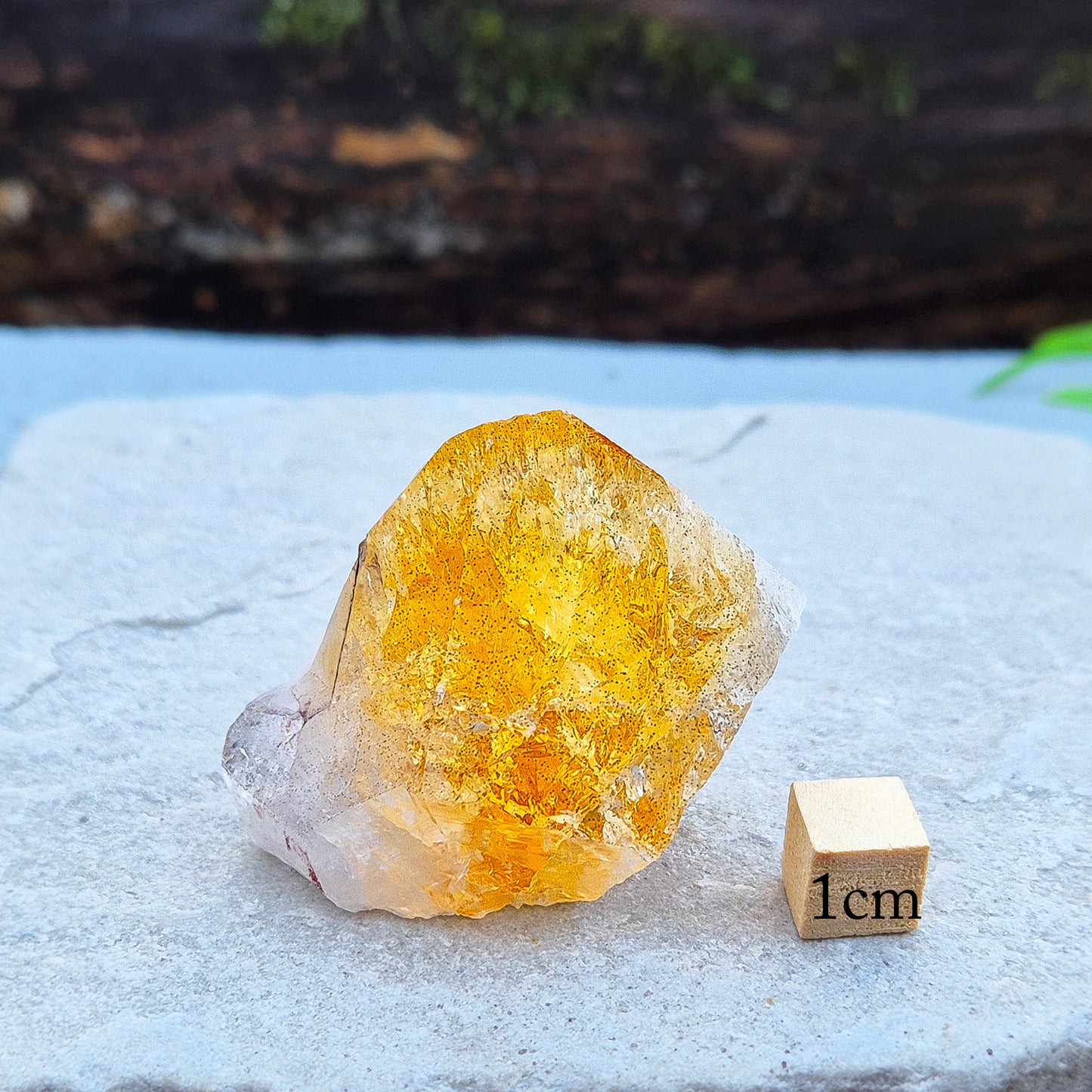 Citrine Crystal Standing Point. A stone to attract joy, success and abundance. Used to motivate, give confidence and feel more positive about yourself.