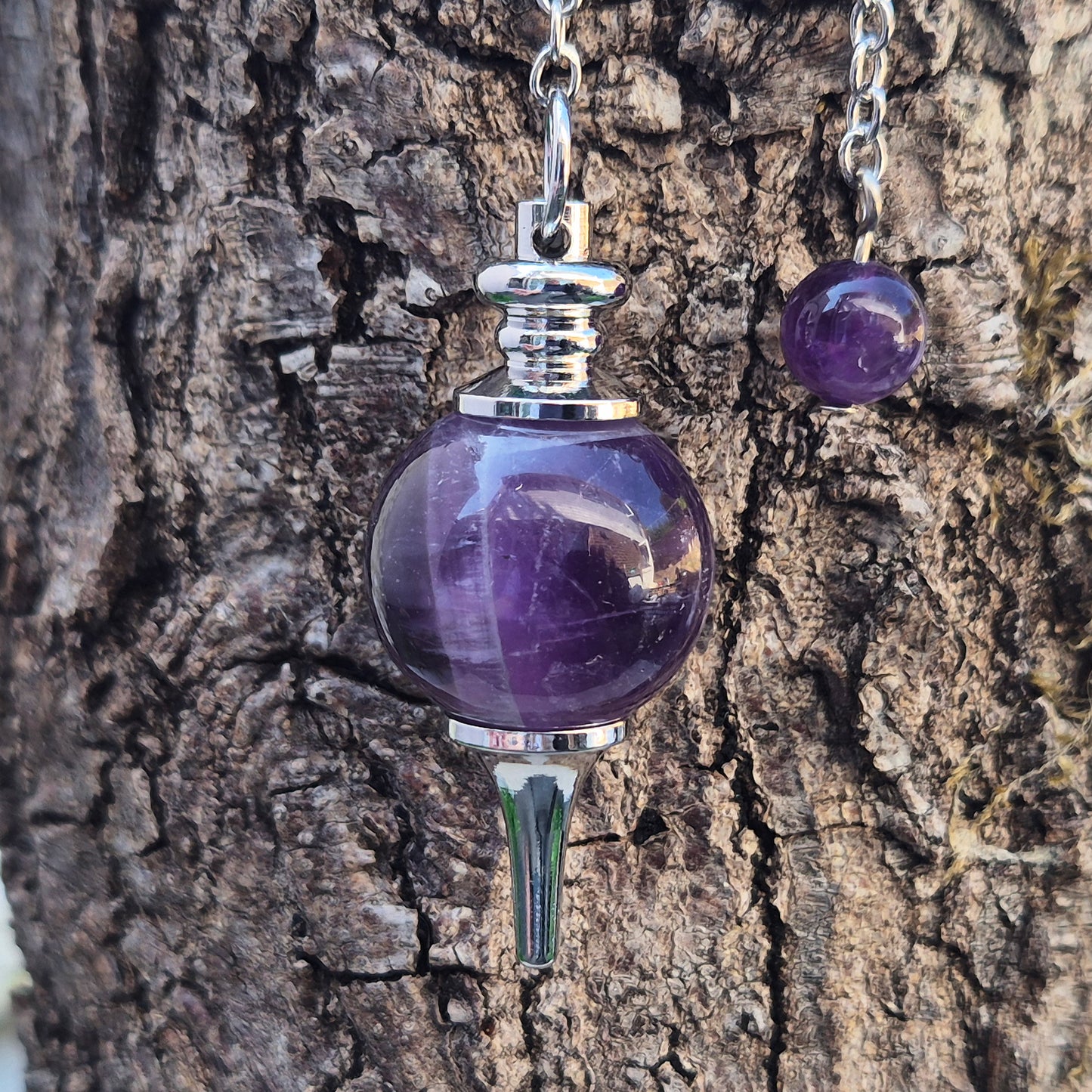 Amethyst pendulum with ball, ideal for dowsing, divination, and energy work. A beautiful tool for spiritual practice, tarot readings, and crystal healing.