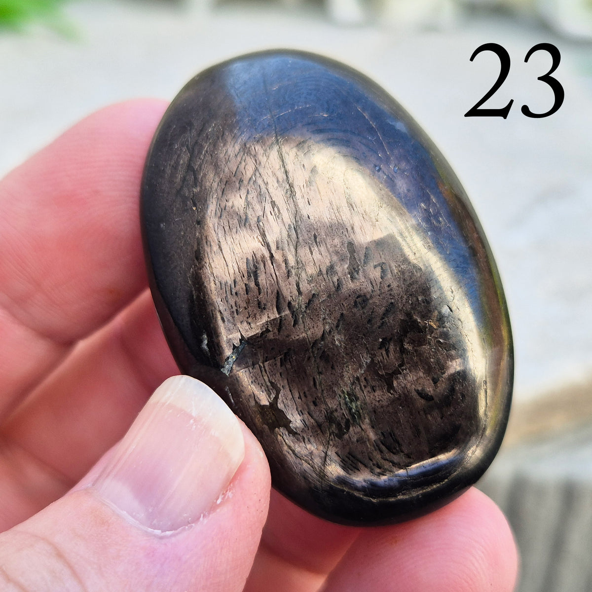Violet Hypersthene palm stone with a smooth, comforting feel. A grounding crystal often chosen for inner strength, calm focus, and quiet self-reflection.