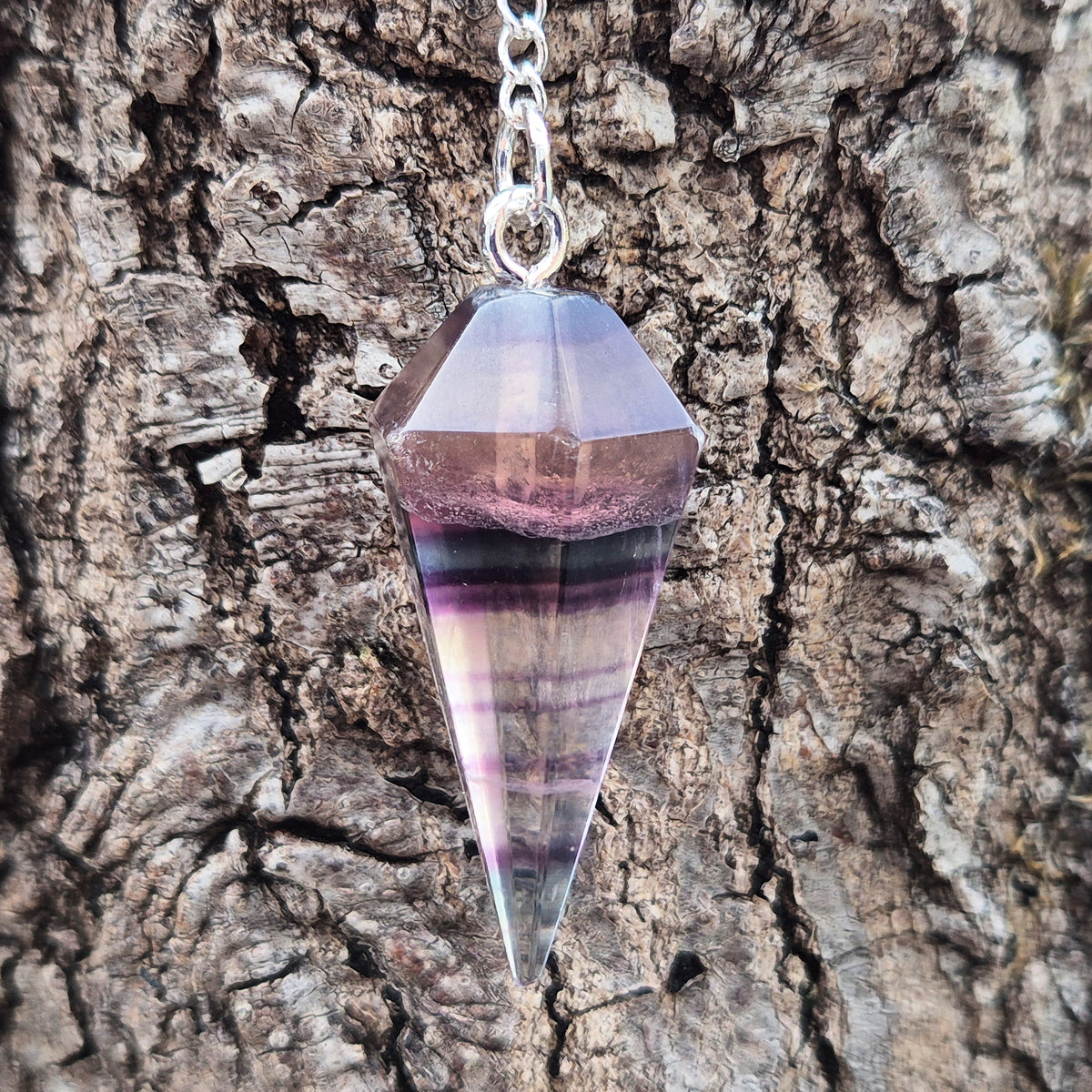 Fluorite crystal pendulum – perfect for dowsing, energy work, and meditation. A calming tool for clarity, focus, and intuitive guidance.