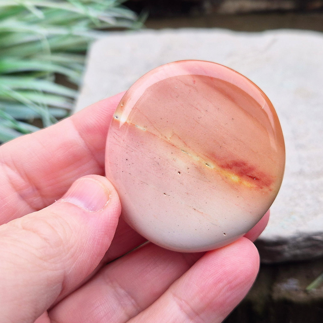 Why Polished Mookaite Can Have Tiny Pits – And Why That’s Perfectly Okay!