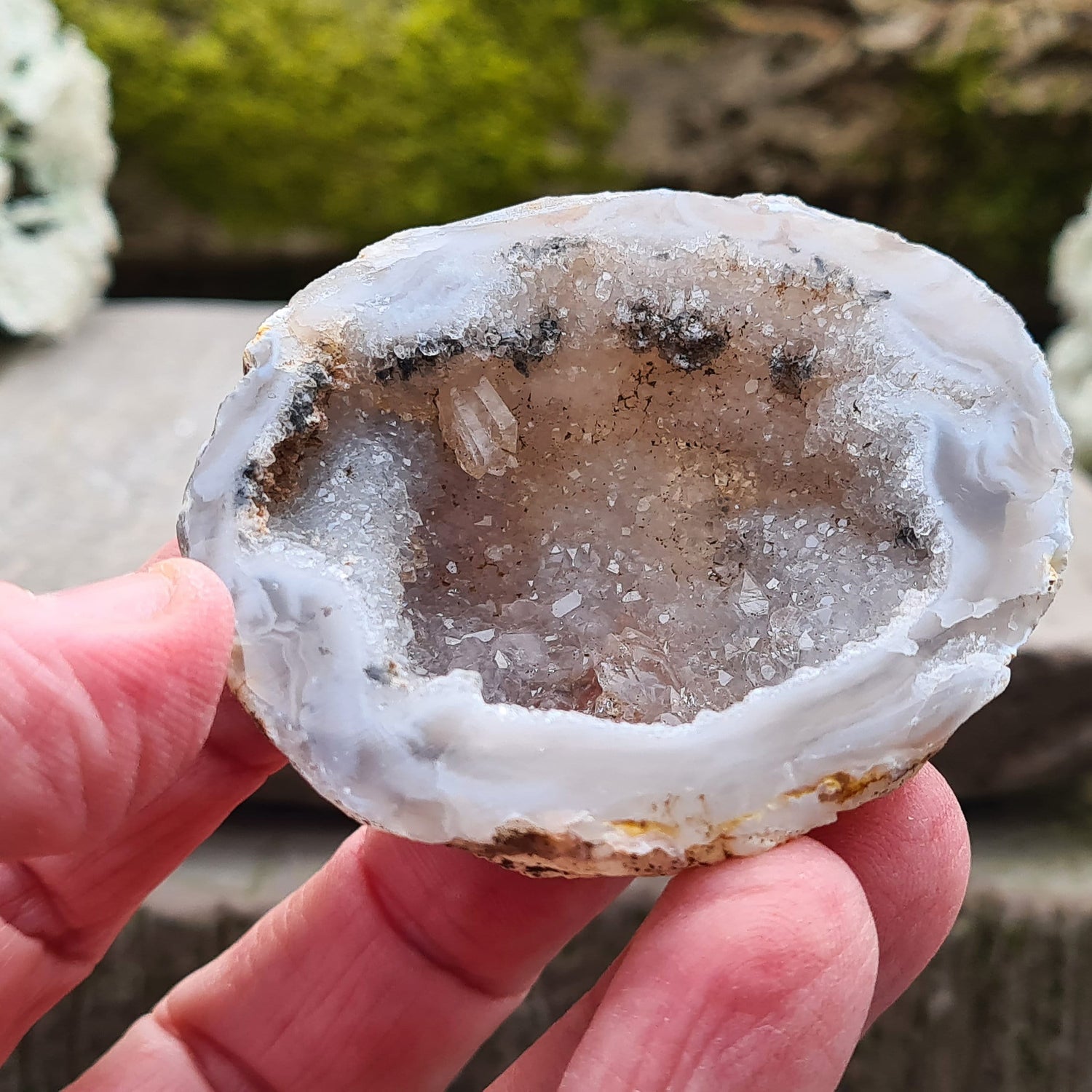 Oco or Ocho Geodes are Small Agate Crystal Geodes with a drusy quartz lining that are found in the Tres Pinheiros region of Brazil.