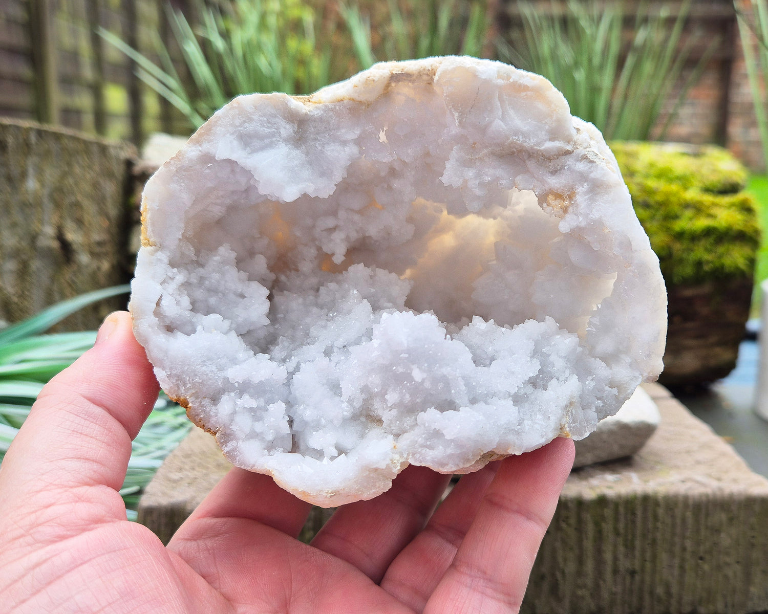 White Quartz Crystal Geode Half, from Morocco. Lovely sparkling white quartz crystal formations. It can sit on its own on an even surface.

Weight - 547 gm, Length - 11 cm, Width - 8 cm at widest, height - 9 cm