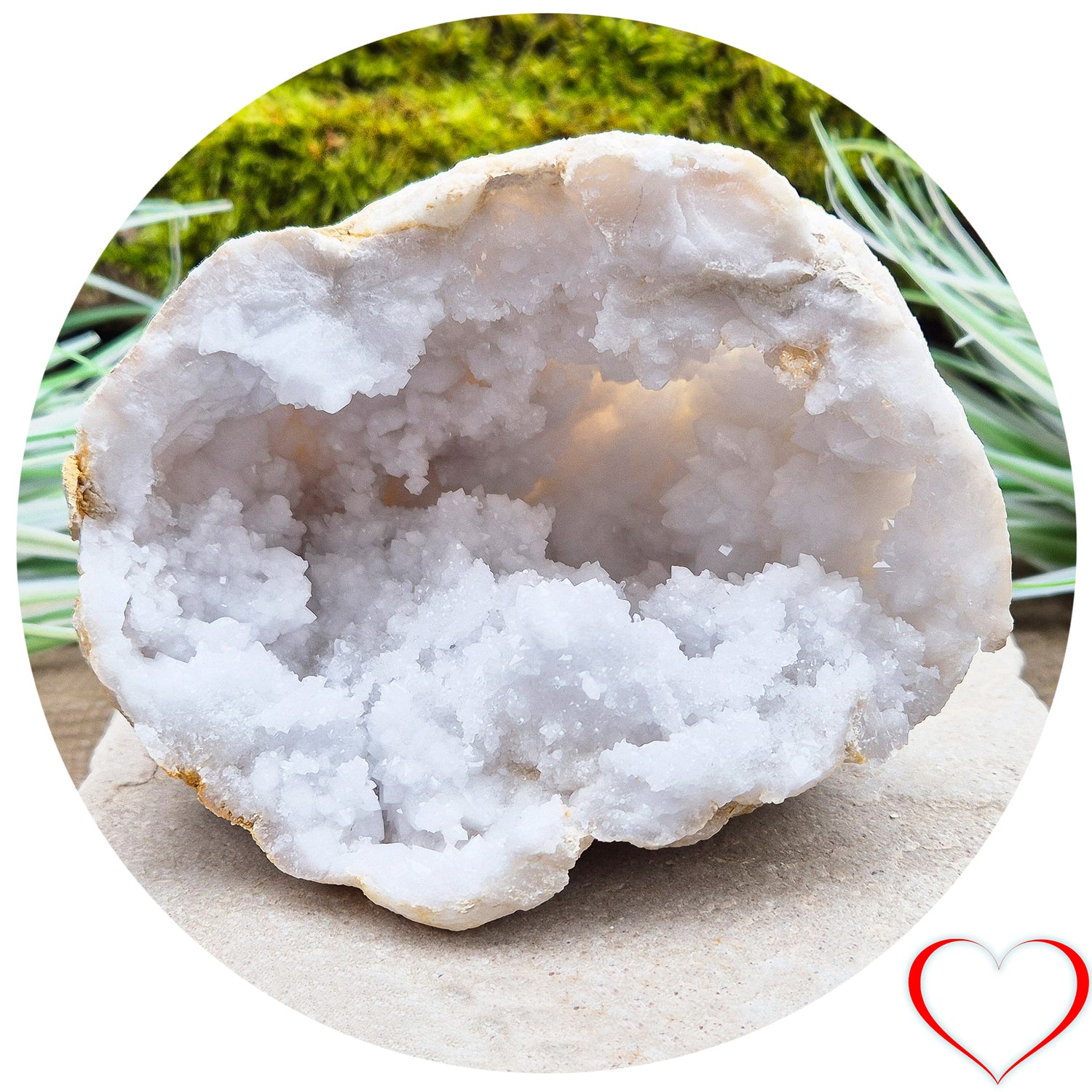 White Quartz Crystal Geode Half, from Morocco. Lovely sparkling white quartz crystal formations. It can sit on its own on an even surface.

Weight - 547 gm, Length - 11 cm, Width - 8 cm at widest, height - 9 cm