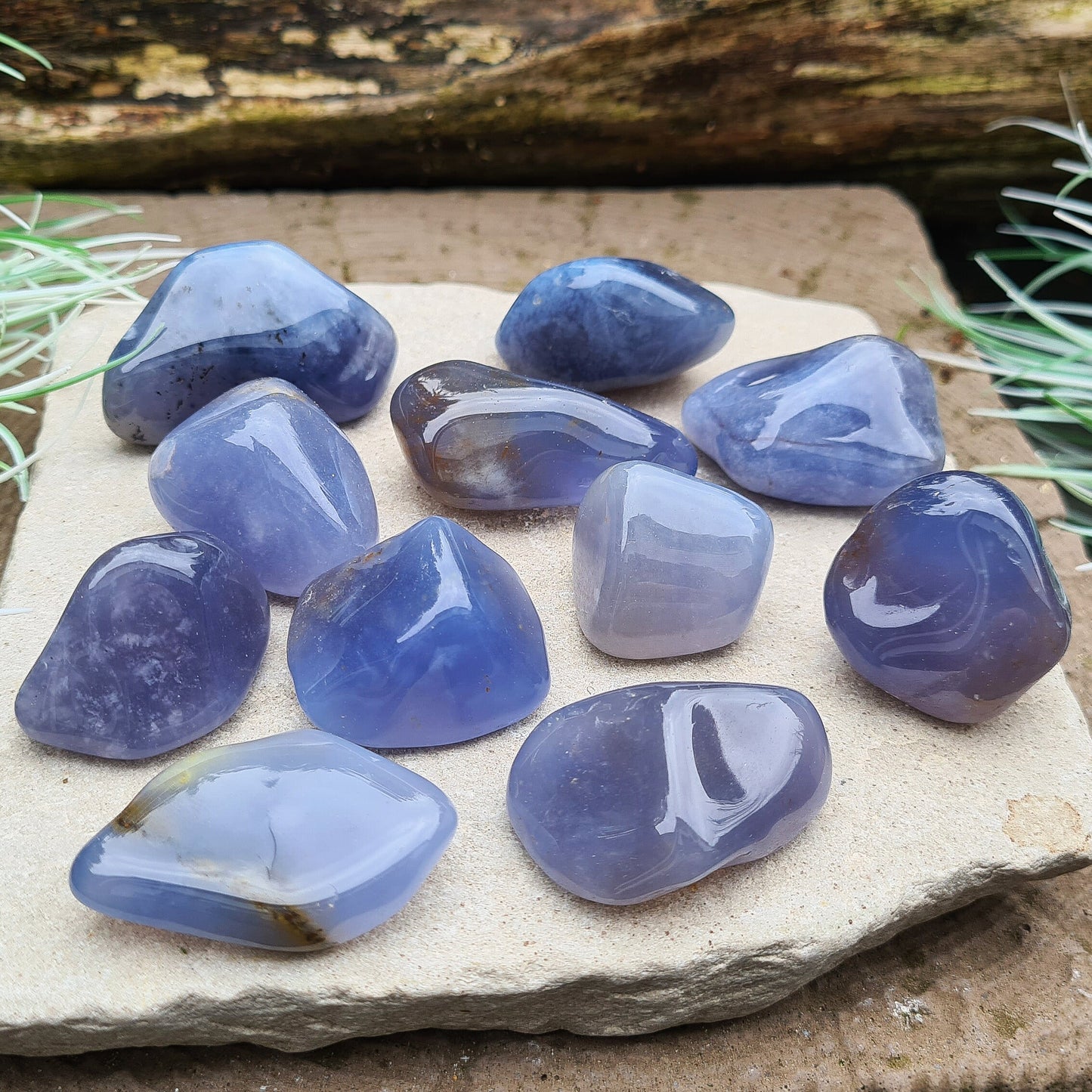 Enhance creativity and communication with Blue Chalcedony! Open your mind to new ideas, improves listening and memory, Boost optimism, light-heartedness.