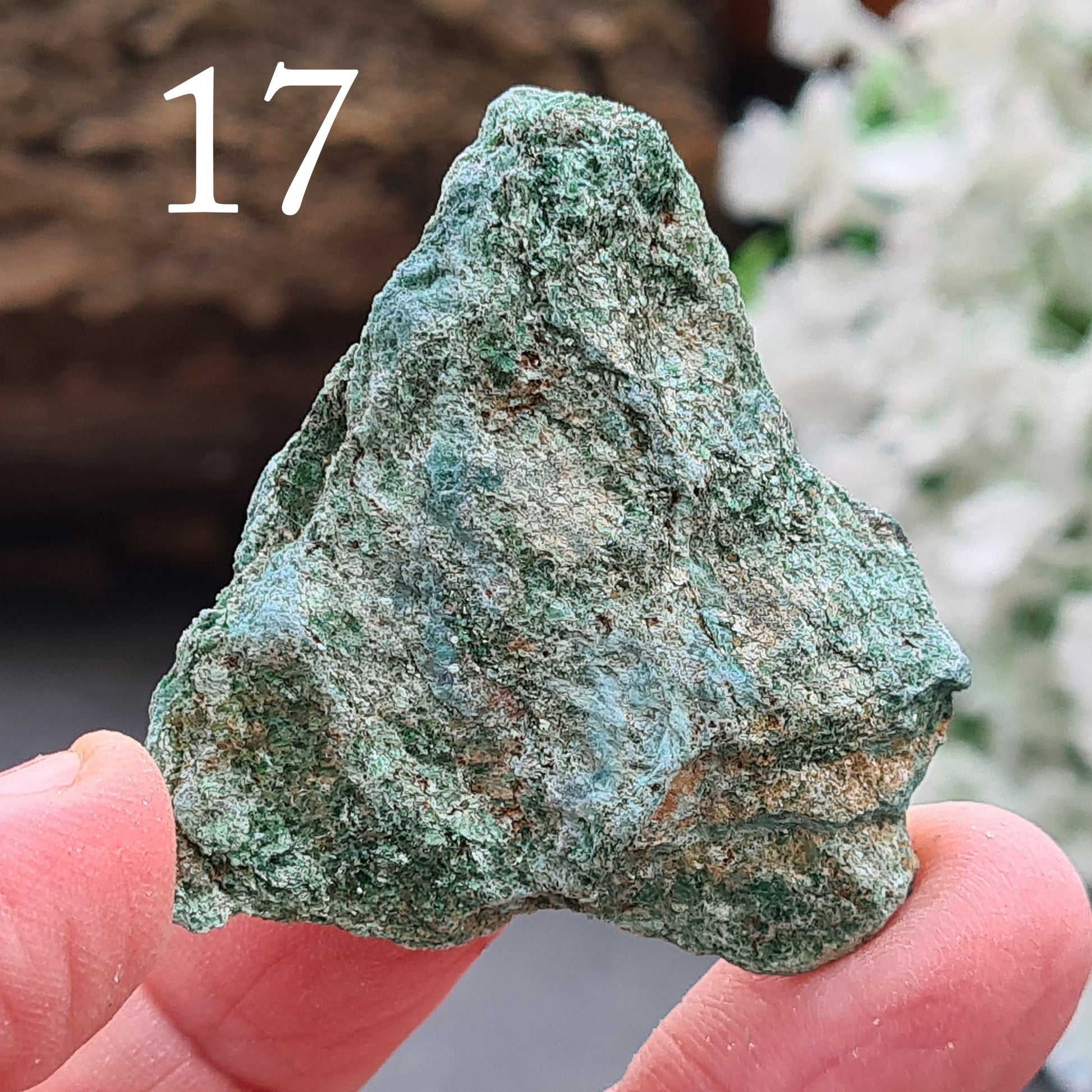 Fuchsite or Green Muscovite helps you gain clarity in relationships, enhance productivity, and bounce back from stress.