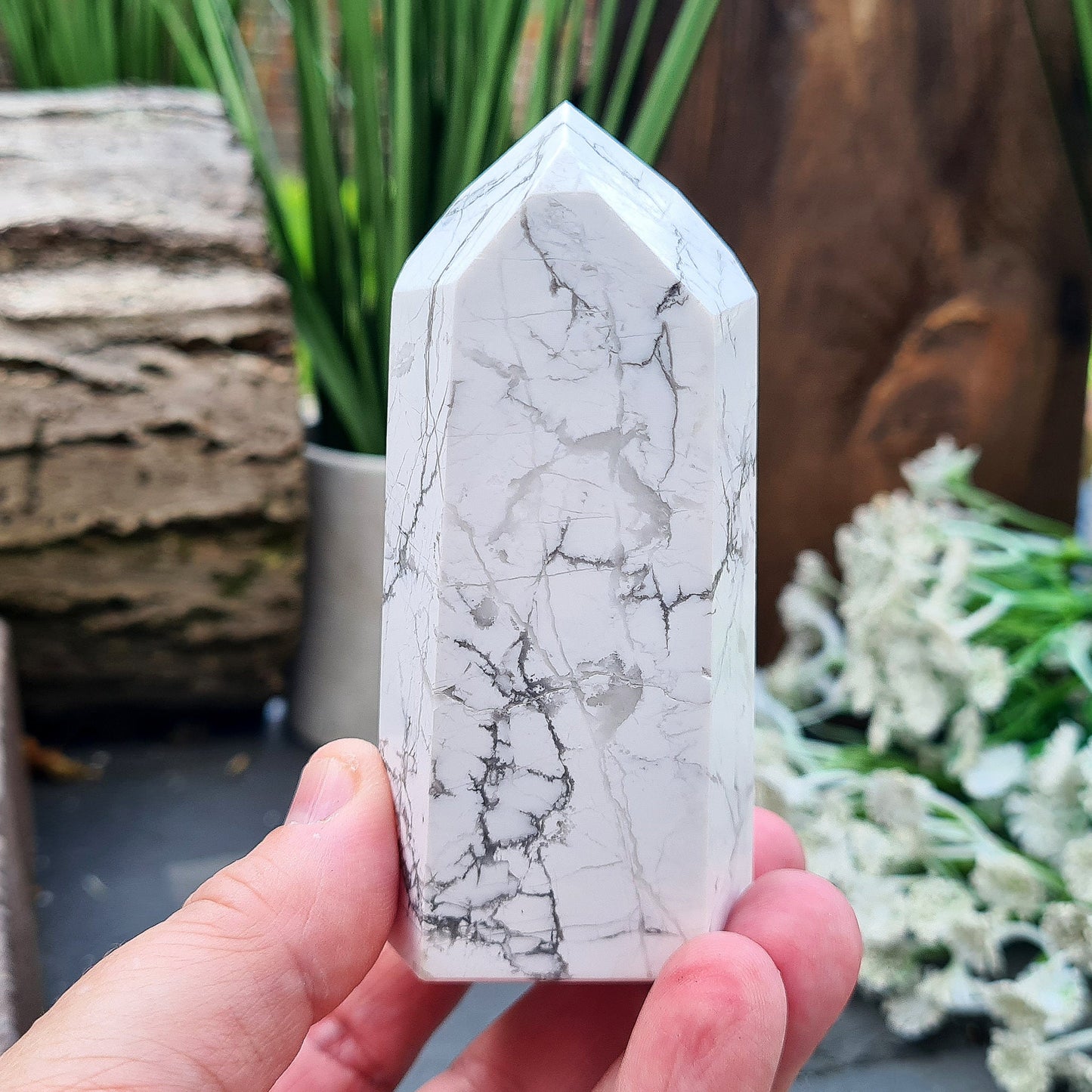 Howlite Crystal Point, Brazil. A soothing stone for calm, patience and clarity of mind. Perfect for meditation, sleep routines and energy work.
