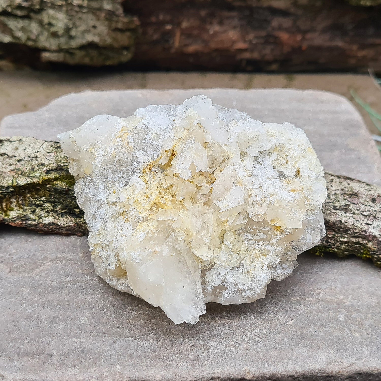 Elestial Quartz Crystal&nbsp;with a sugar coating of small sparking quartz crystals on the top and when you turn it over you can see the shiny elestial formations. 