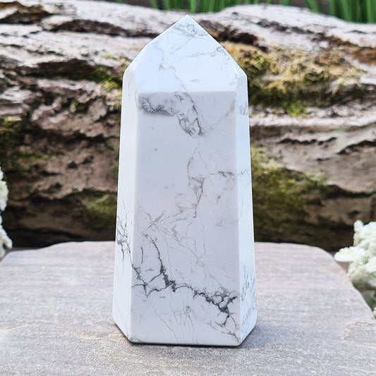 Howlite Crystal Point. Off white with grey marble like patterning, nicely polished. 