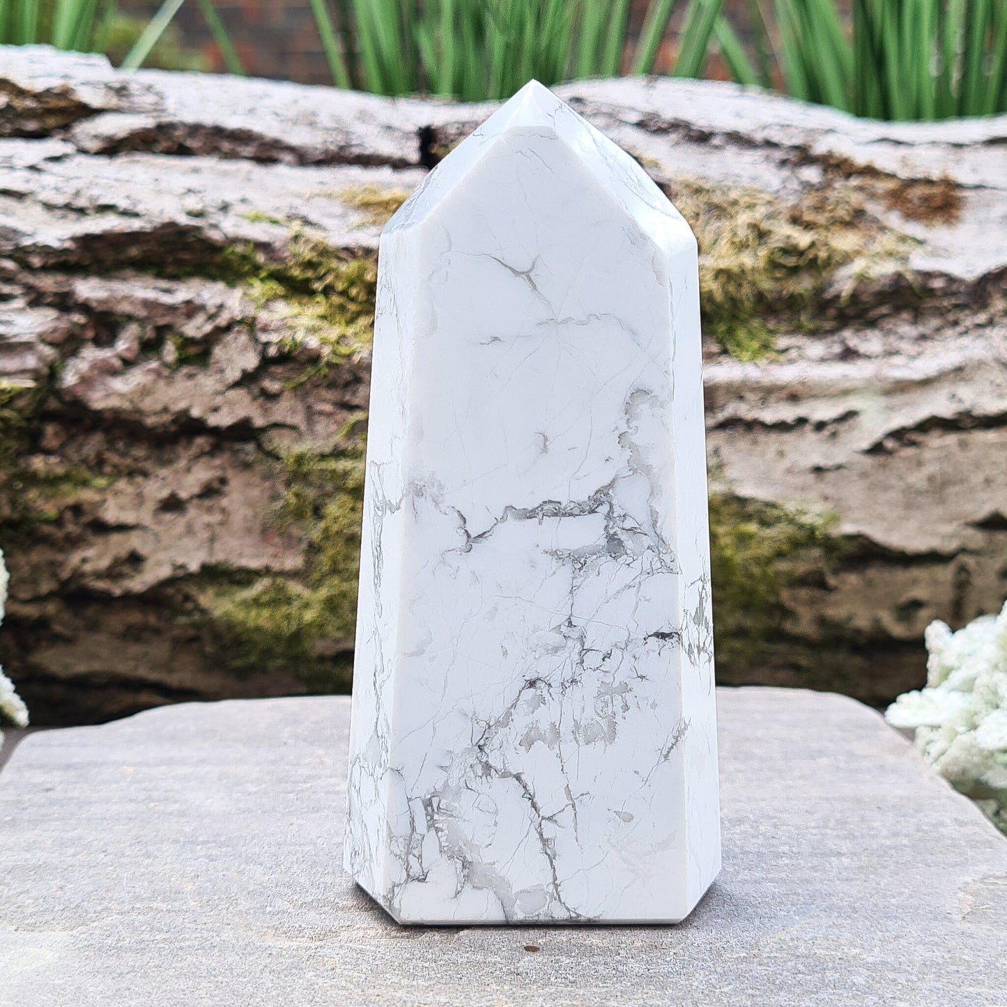 Howlite Point, high grade crystal