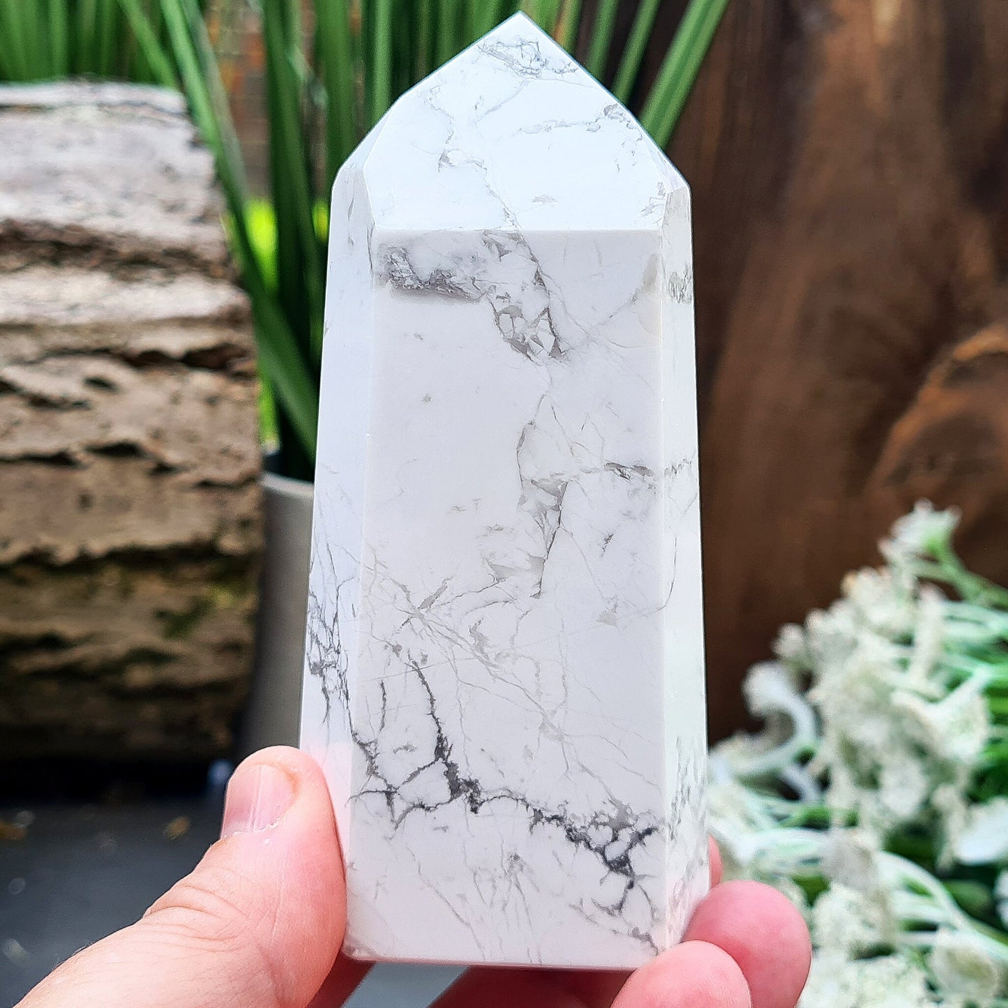 Howlite Point, high grade crystal