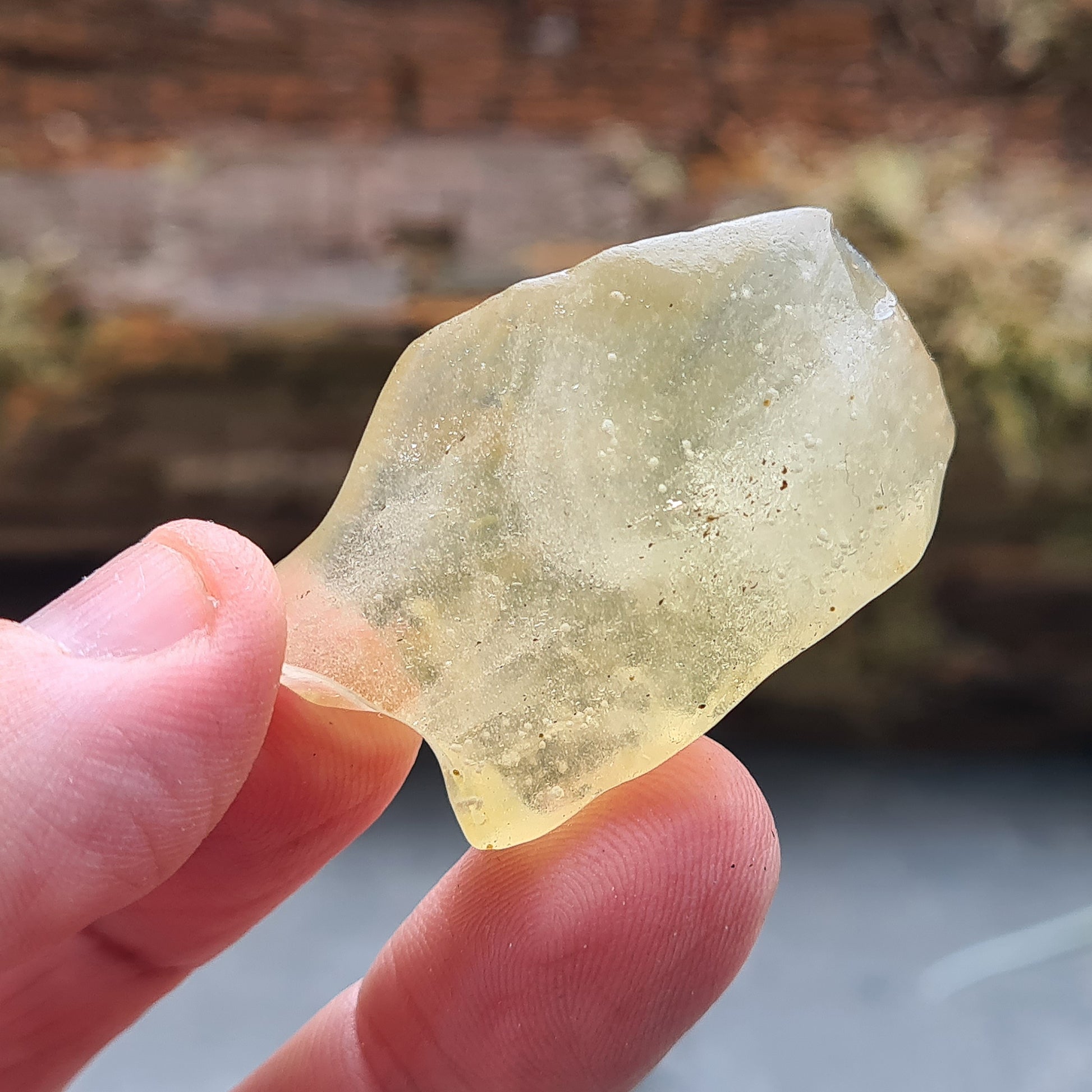 High grade Libyan Desert Glass crystal. Rare natural tektite from the Sahara Desert, valued for its origin, beauty and energetic properties.