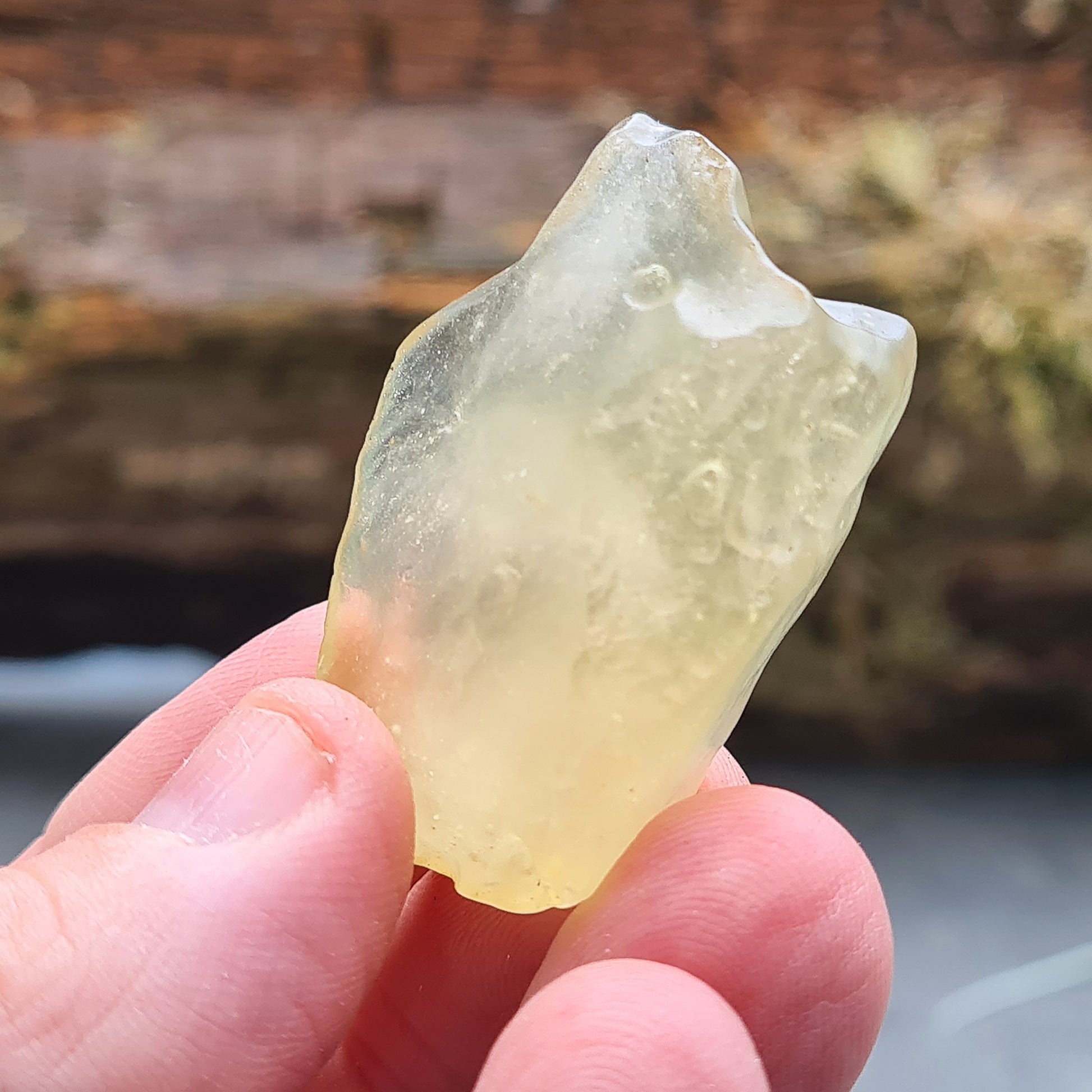 High grade Libyan Desert Glass crystal. Rare natural tektite from the Sahara Desert, valued for its origin, beauty and energetic properties.
