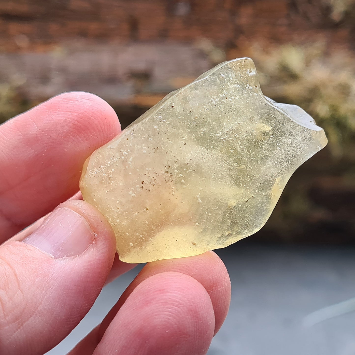 High grade Libyan Desert Glass crystal. Rare natural tektite from the Sahara Desert, valued for its origin, beauty and energetic properties.