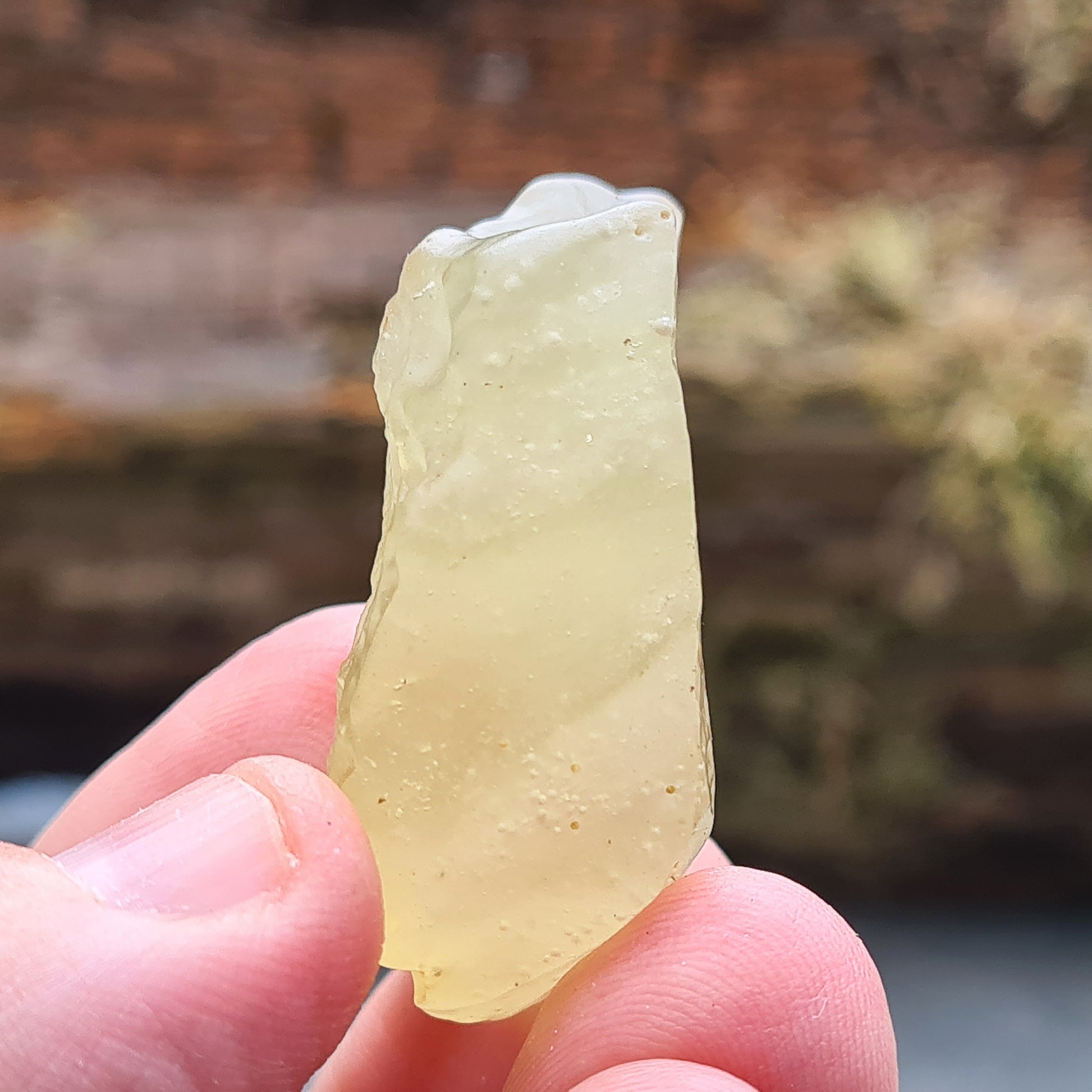 High grade Libyan Desert Glass crystal. Rare natural tektite from the Sahara Desert, valued for its origin, beauty and energetic properties.