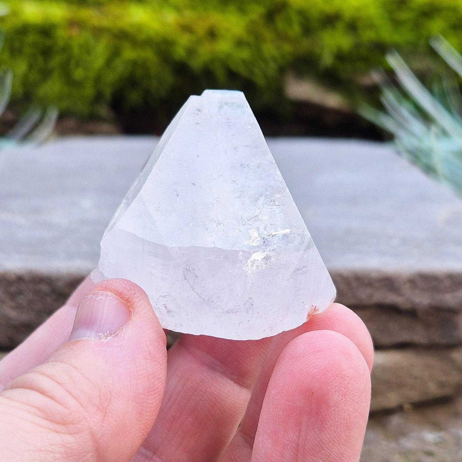 Apophyllite Crystal Tip or Apophyllite Crystal Pyramid, Natural, From Pune, India.&nbsp;Lovely light reflection.