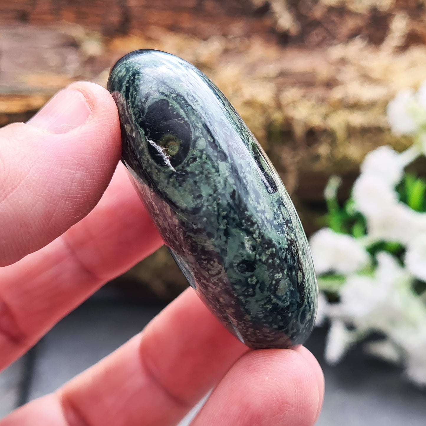 Kambaba Jasper: Grounding and calming crystal to stabilize emotions, reduce stress, and reconnect with Earth's natural energies.