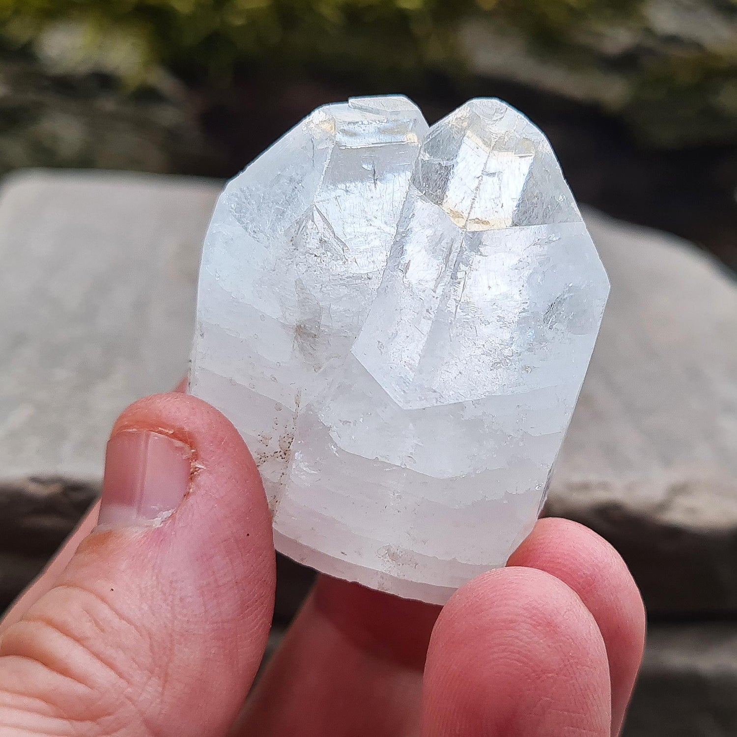 Apophyllite Crystal Tip/Pyramid from Pune, India. Natural Apophyllite pyramid with lovely clarity at the double tips and light reflection. 