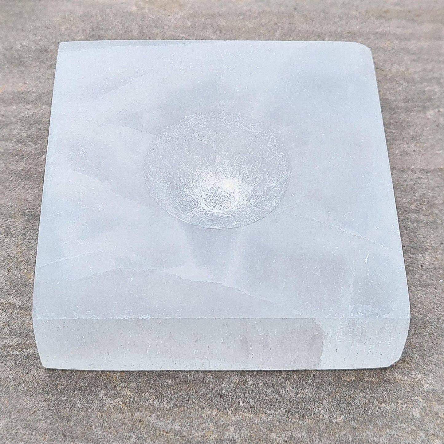 Display your crystal balls/spheres in style and have them ready cleansed and charged for use with this selenite crystal ball stand. 