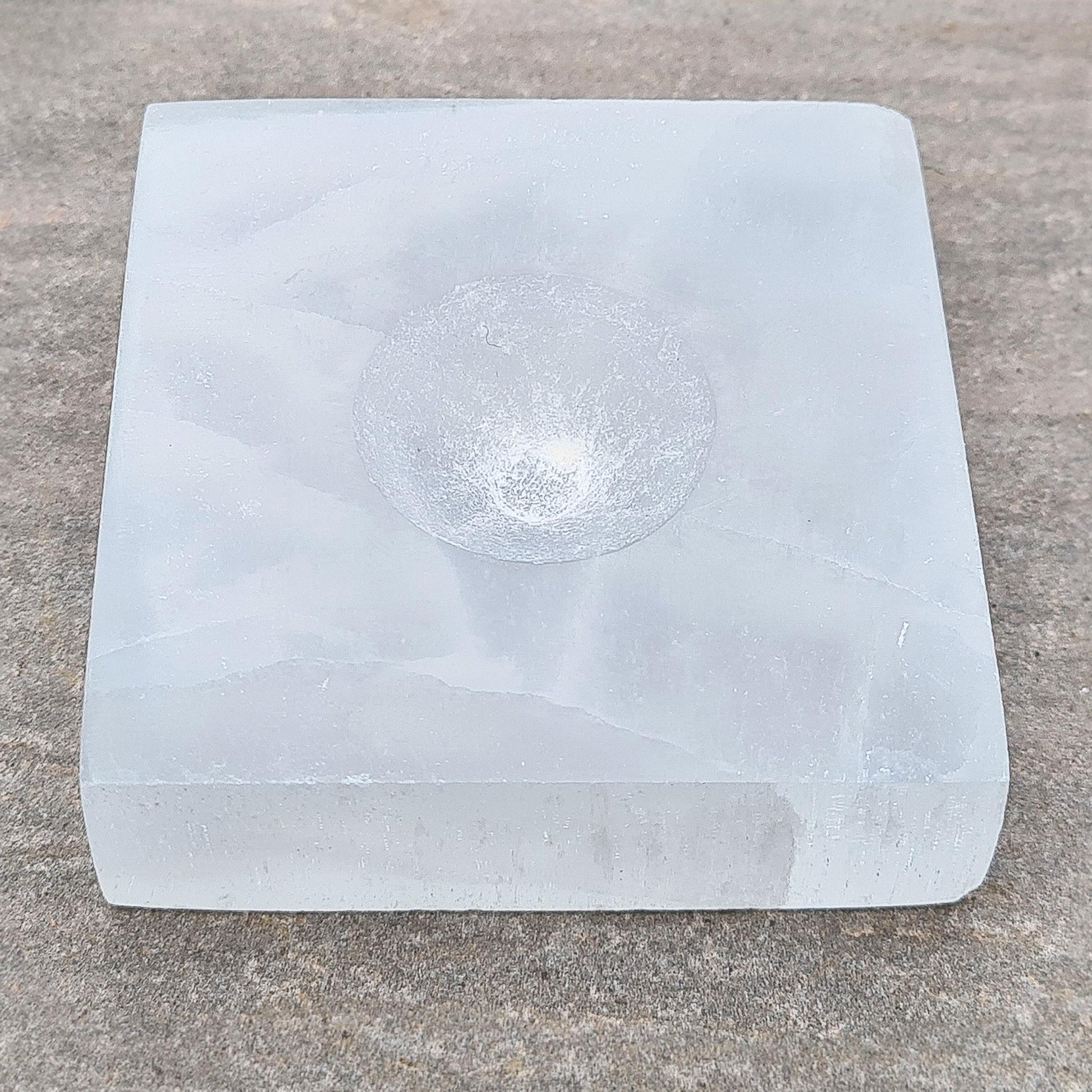 Display your crystal balls/spheres in style and have them ready cleansed and charged for use with this selenite crystal ball stand. 