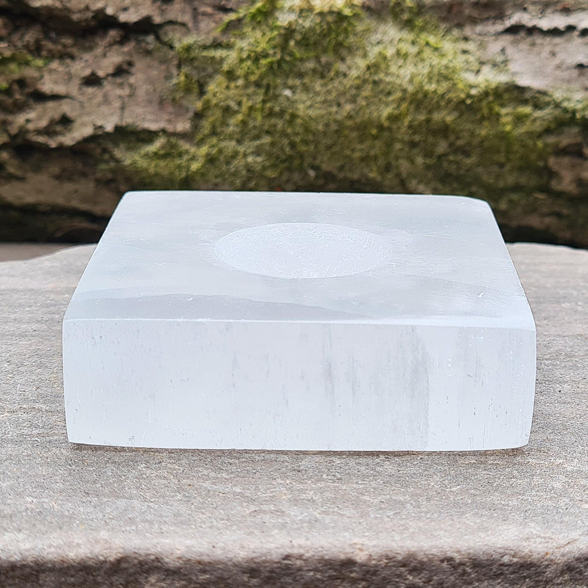 Display your crystal balls/spheres in style and have them ready cleansed and charged for use with this selenite crystal ball stand. 