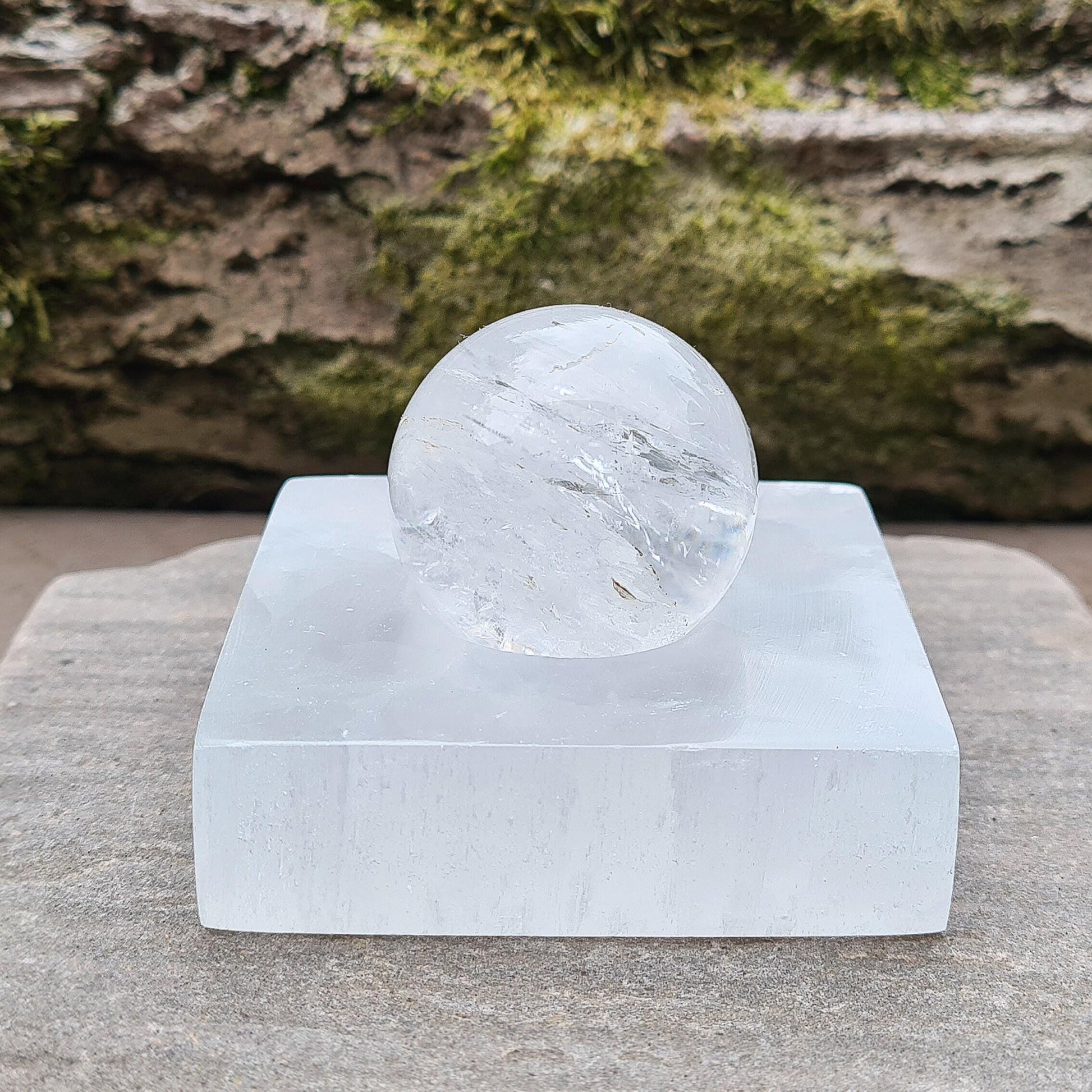 Display your crystal balls/spheres in style and have them ready cleansed and charged for use with this selenite crystal ball stand. 