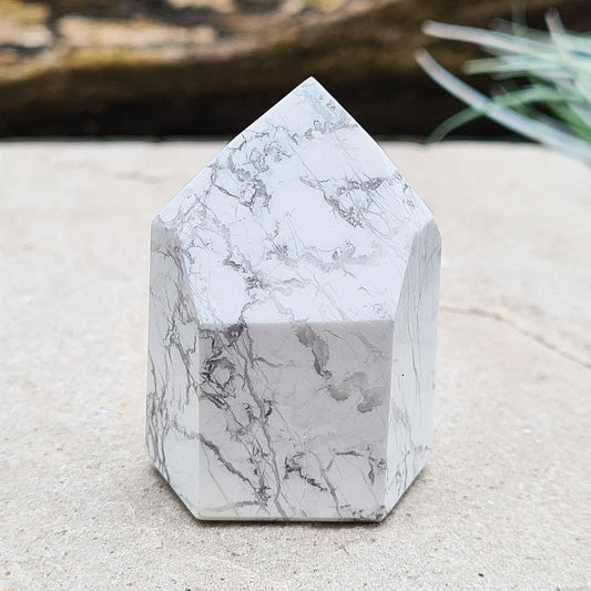 Howlite Crystal Point. Off white with grey marble like patterning, nicely polished. 