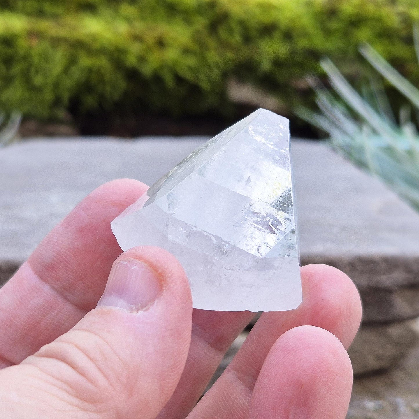 Apophyllite Crystal Tip/Pyramid from Pune, India. Natural Apophyllite pyramid with superb clarity and light reflection, ideal for energy work. 