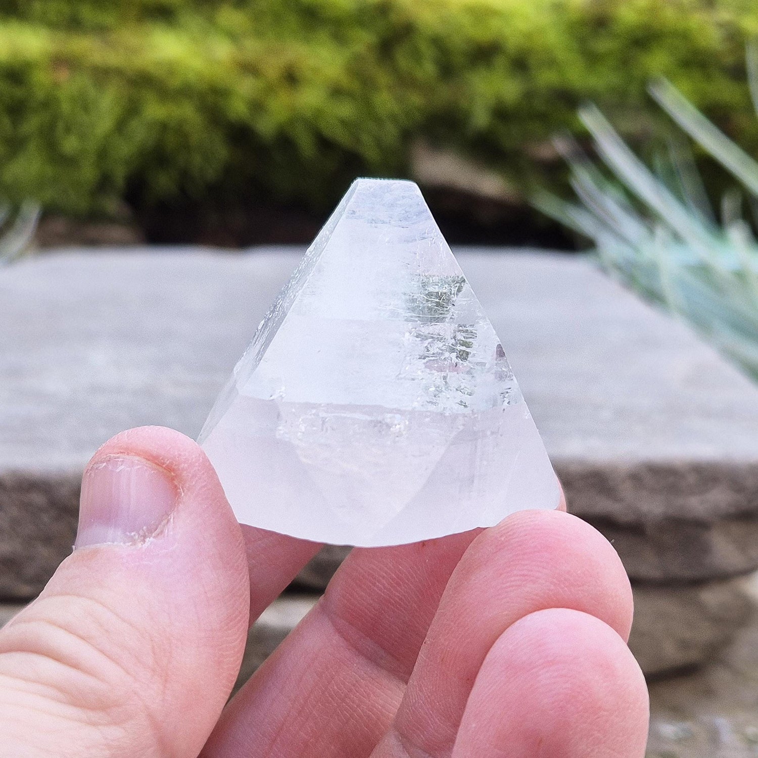 Apophyllite Crystal Tip/Pyramid from Pune, India. Natural Apophyllite pyramid with superb clarity and light reflection, ideal for energy work. 