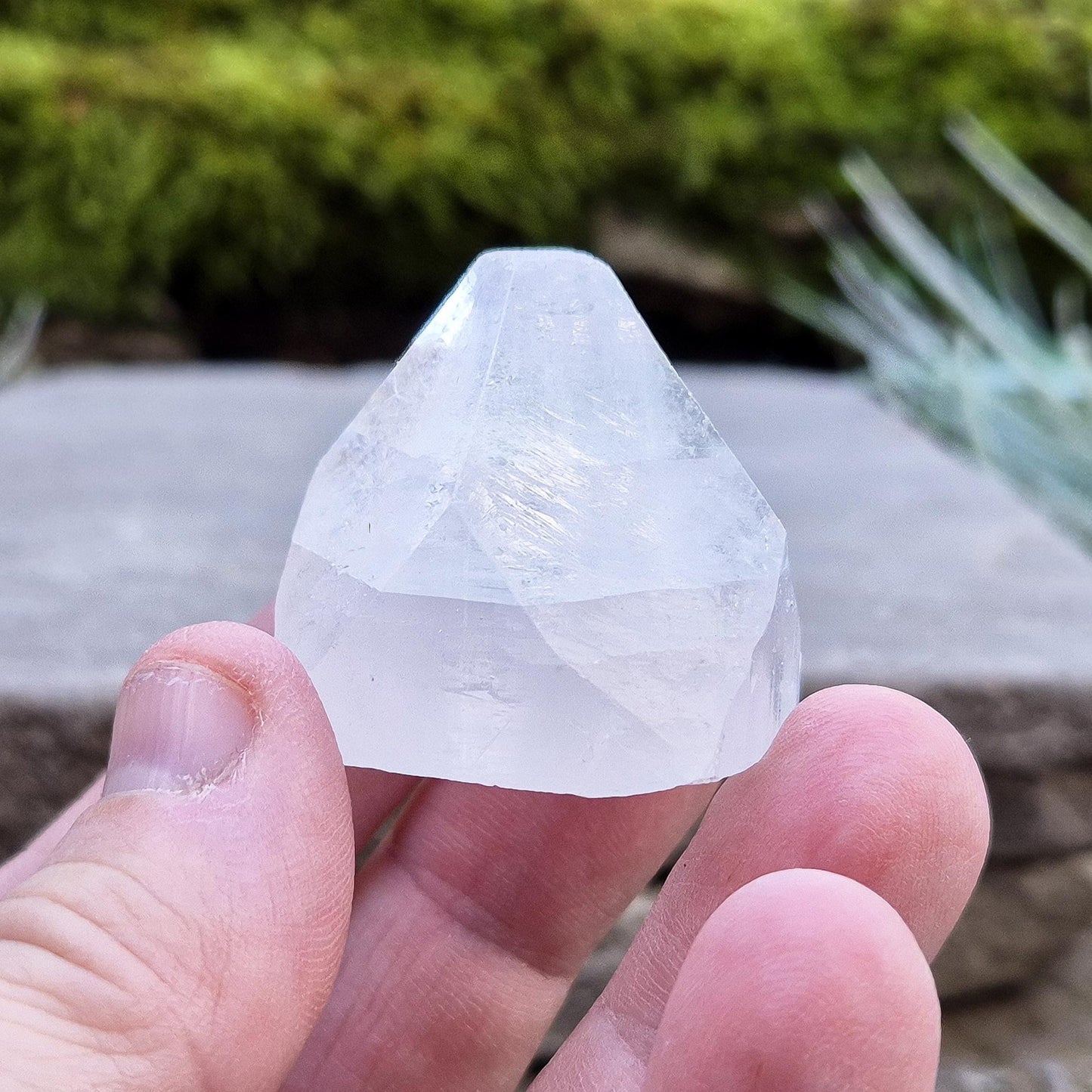 Apophyllite Crystal Tip/Pyramid from Pune, India. Natural Apophyllite pyramid with superb clarity and light reflection, ideal for energy work. 