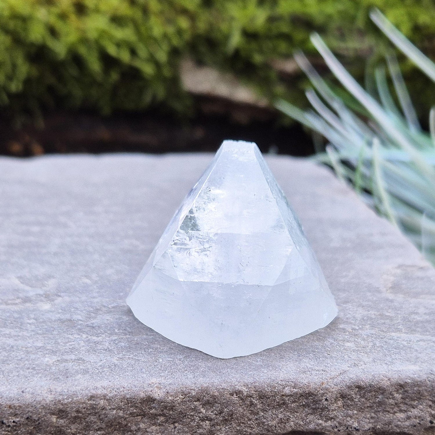 Apophyllite Crystal Tip/Pyramid from Pune, India. Natural Apophyllite pyramid with superb clarity and light reflection, ideal for energy work. 