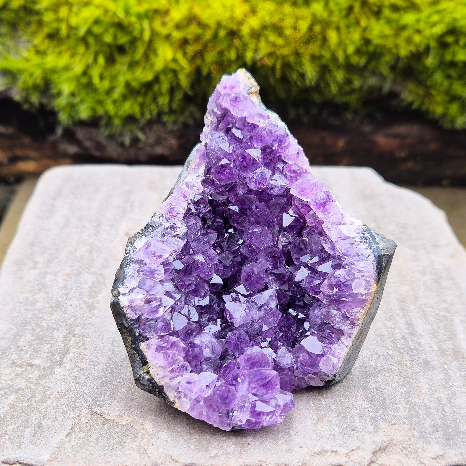 Amethyst Self-Standing Geode from Brazil. This is a lovely self standing section of an Amethyst Geode. Nice dark amethyst crystals.