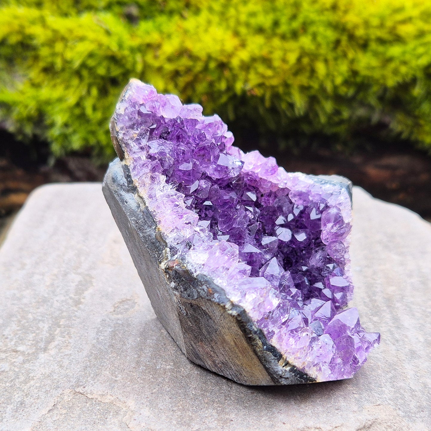 Amethyst Self-Standing Geode from Brazil. This is a lovely self standing section of an Amethyst Geode. Nice dark amethyst crystals.