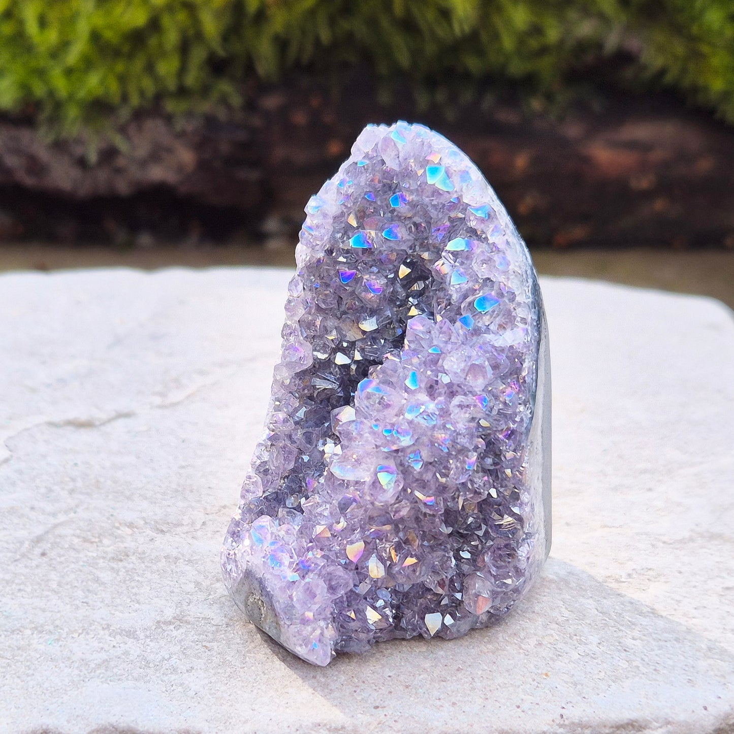 Sparkling Angel Aura Amethyst Self-Standing Geode from Uruguay. This stunning Mini Angel Aura Amethyst Geode features a flat base, allowing it to stand securely on any even surface. 