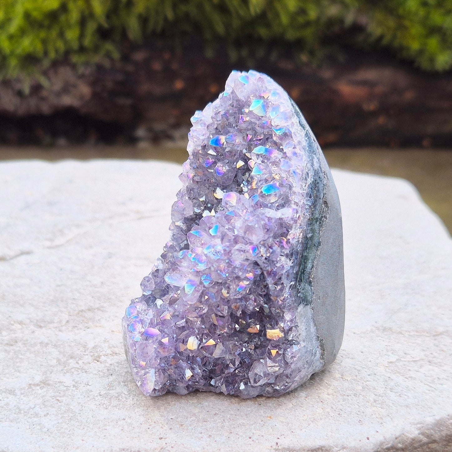 Sparkling Angel Aura Amethyst Self-Standing Geode from Uruguay. This stunning Mini Angel Aura Amethyst Geode features a flat base, allowing it to stand securely on any even surface. 