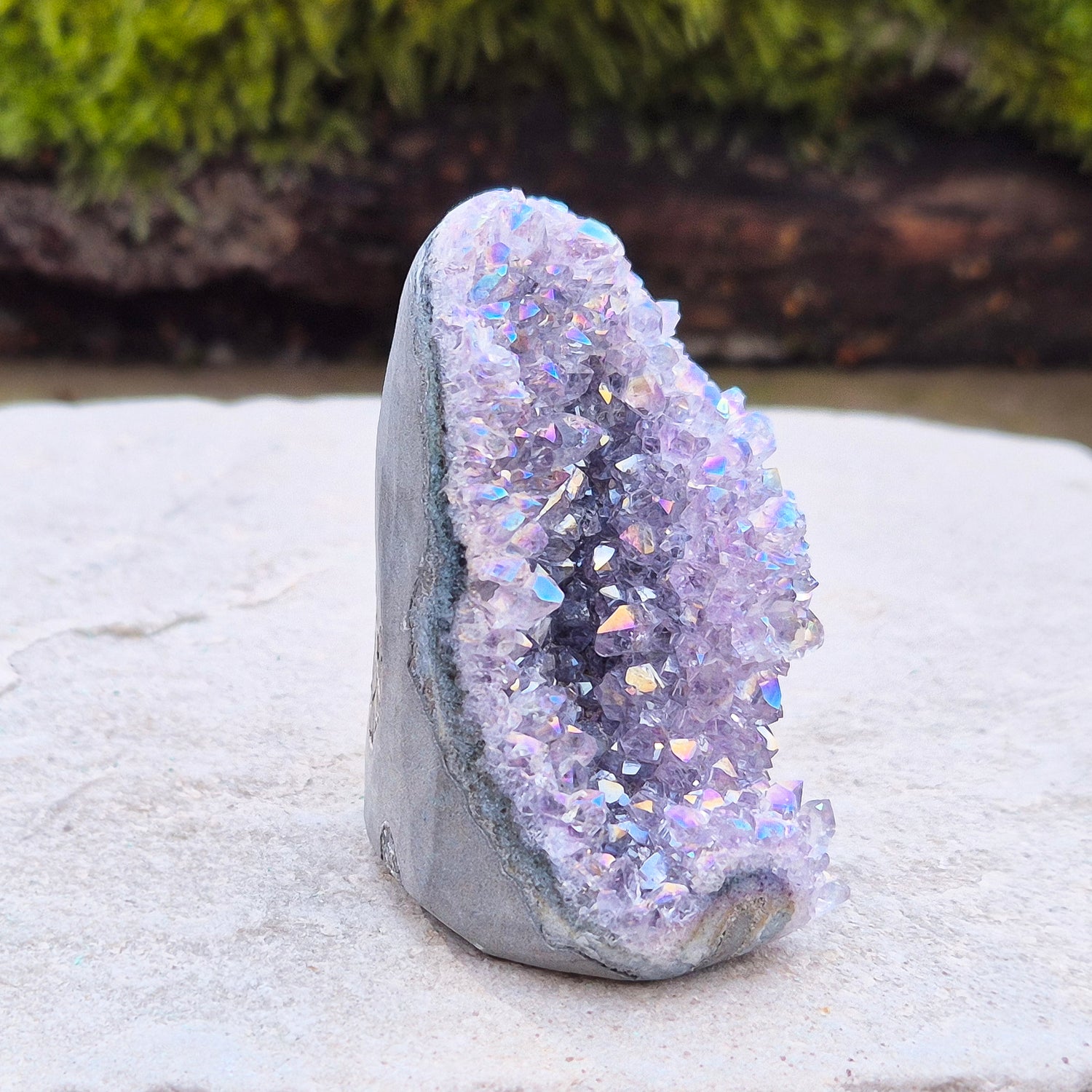 Sparkling Angel Aura Amethyst Self-Standing Geode from Uruguay. This stunning Mini Angel Aura Amethyst Geode features a flat base, allowing it to stand securely on any even surface. 